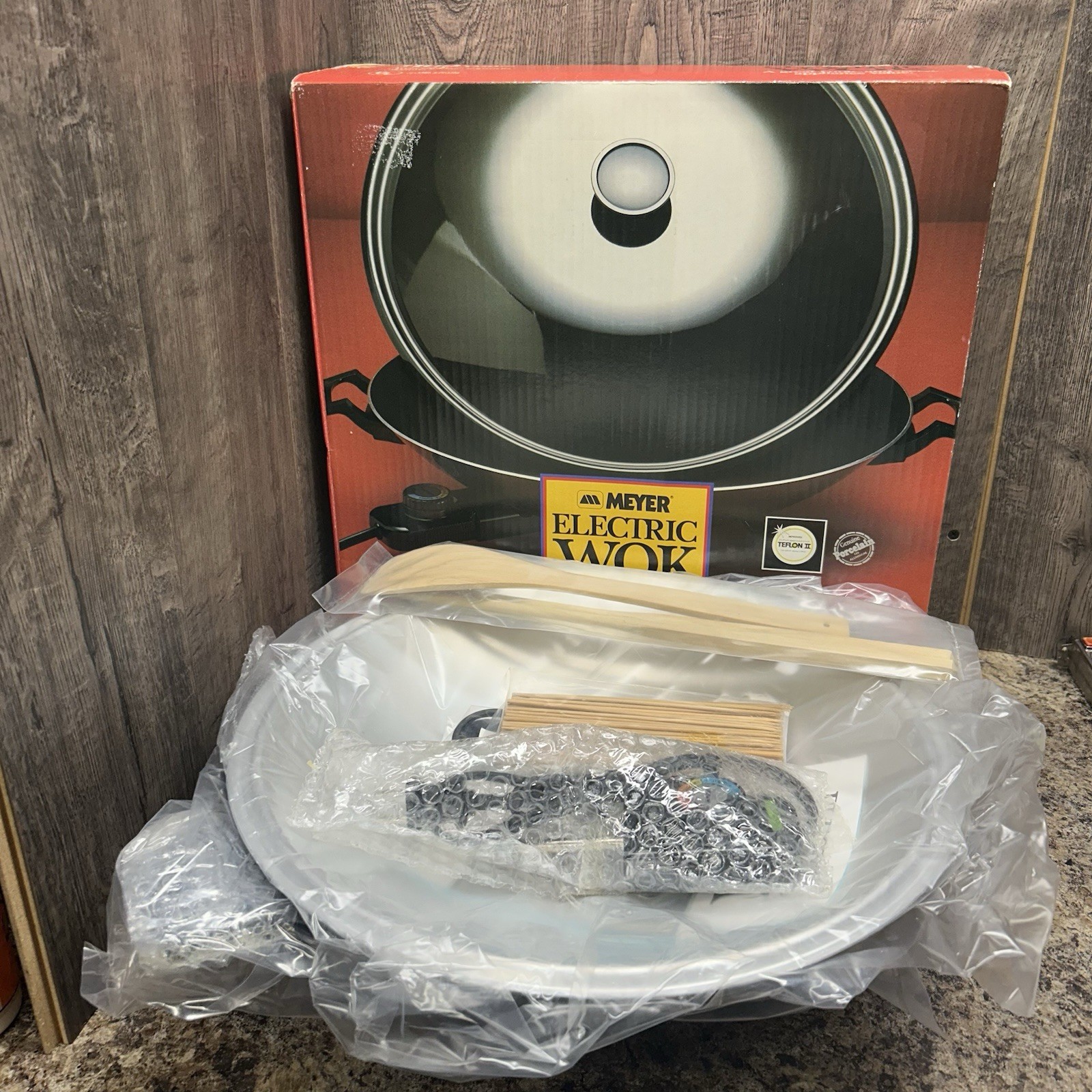 Meyer Electric Wok 1100W Black Non-Stick with Lid, Accessories & Cook Book New!