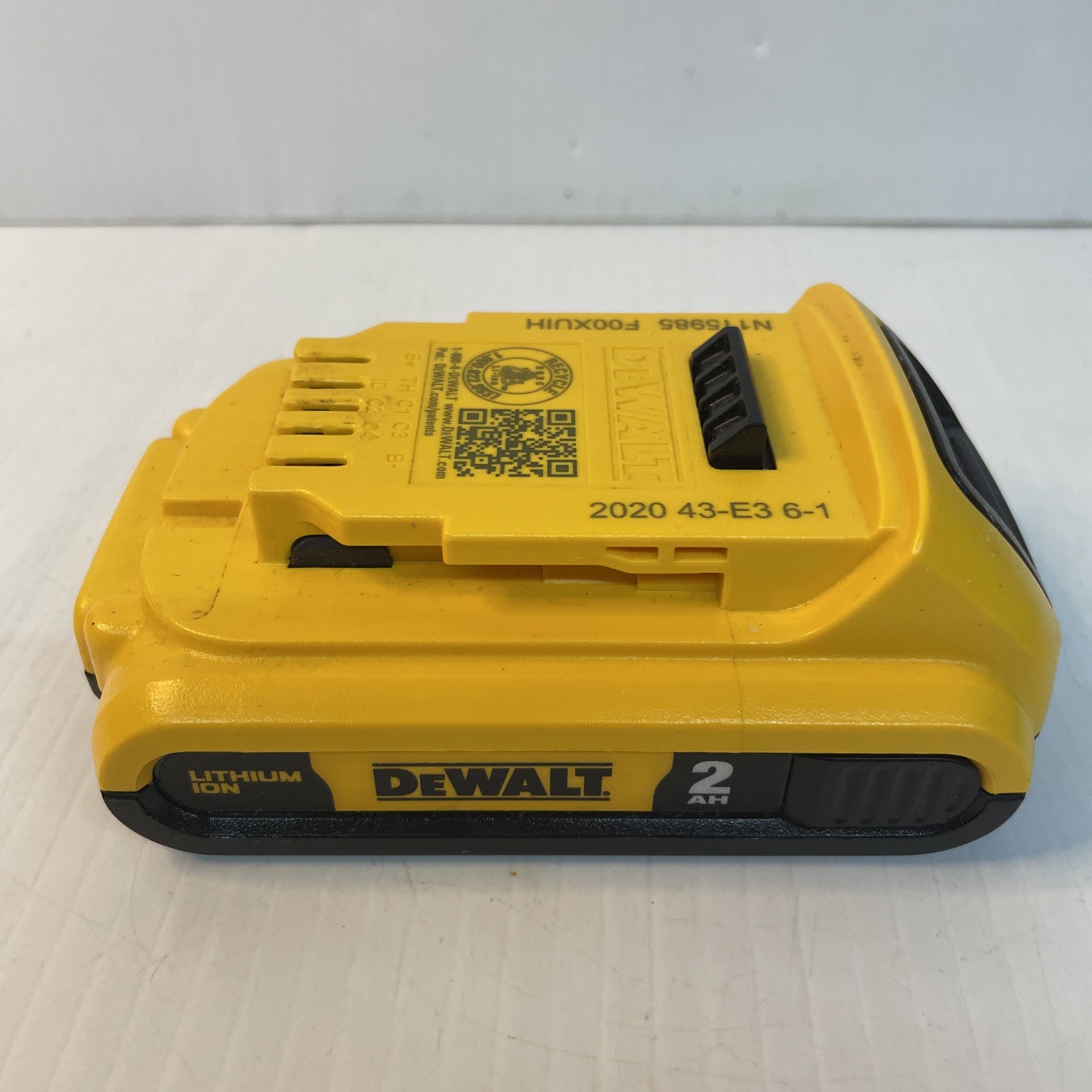 DEWALT DCB203 2AH / 20V – BATTERY – No Charger – Pre Owned