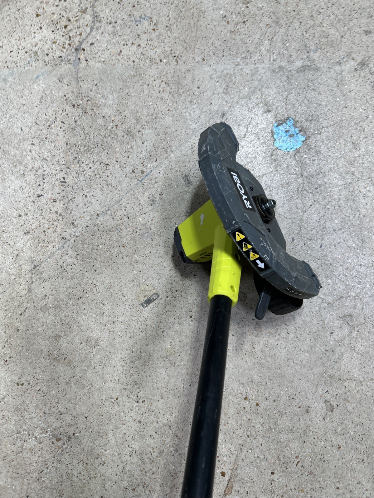 RYOBI ONE+ 18V 9 in. Cordless Battery Edger P2300VNM Z603