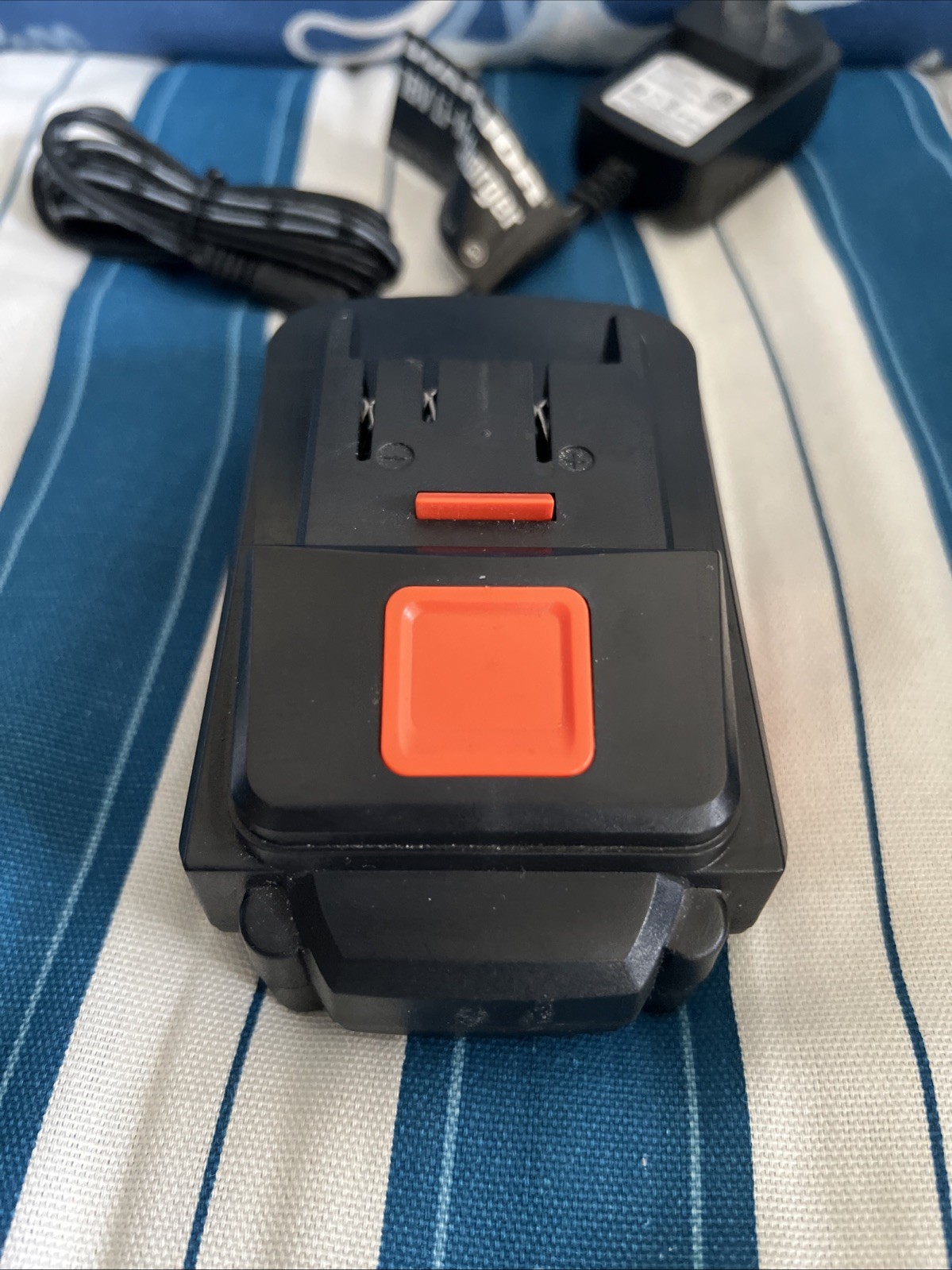 Warrior 18V Lithium Battery Pack 1.3 Ah With LED Status Indicator AND Charger