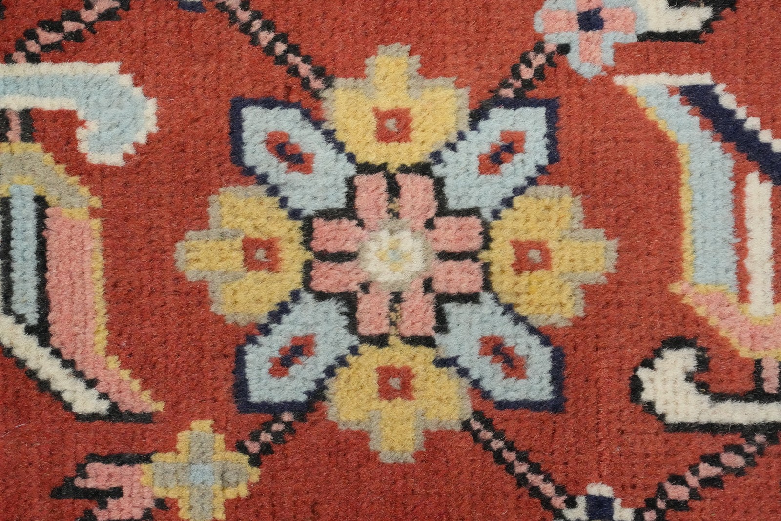Oriental Area Rug 6×9 Vegetable Dye Geometric Hand-knotted Wool for Any Room