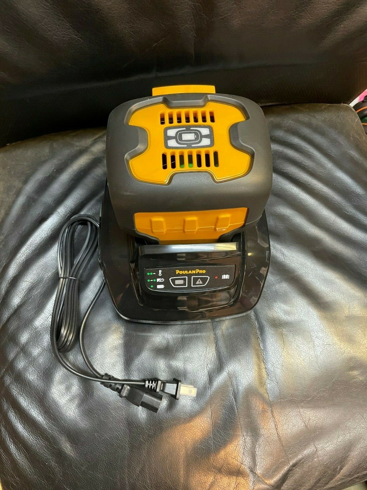 POULAN PRO PR140Li LITHIUM-ION BATTERY 58V 590923804 WITH CHARGER 590915101