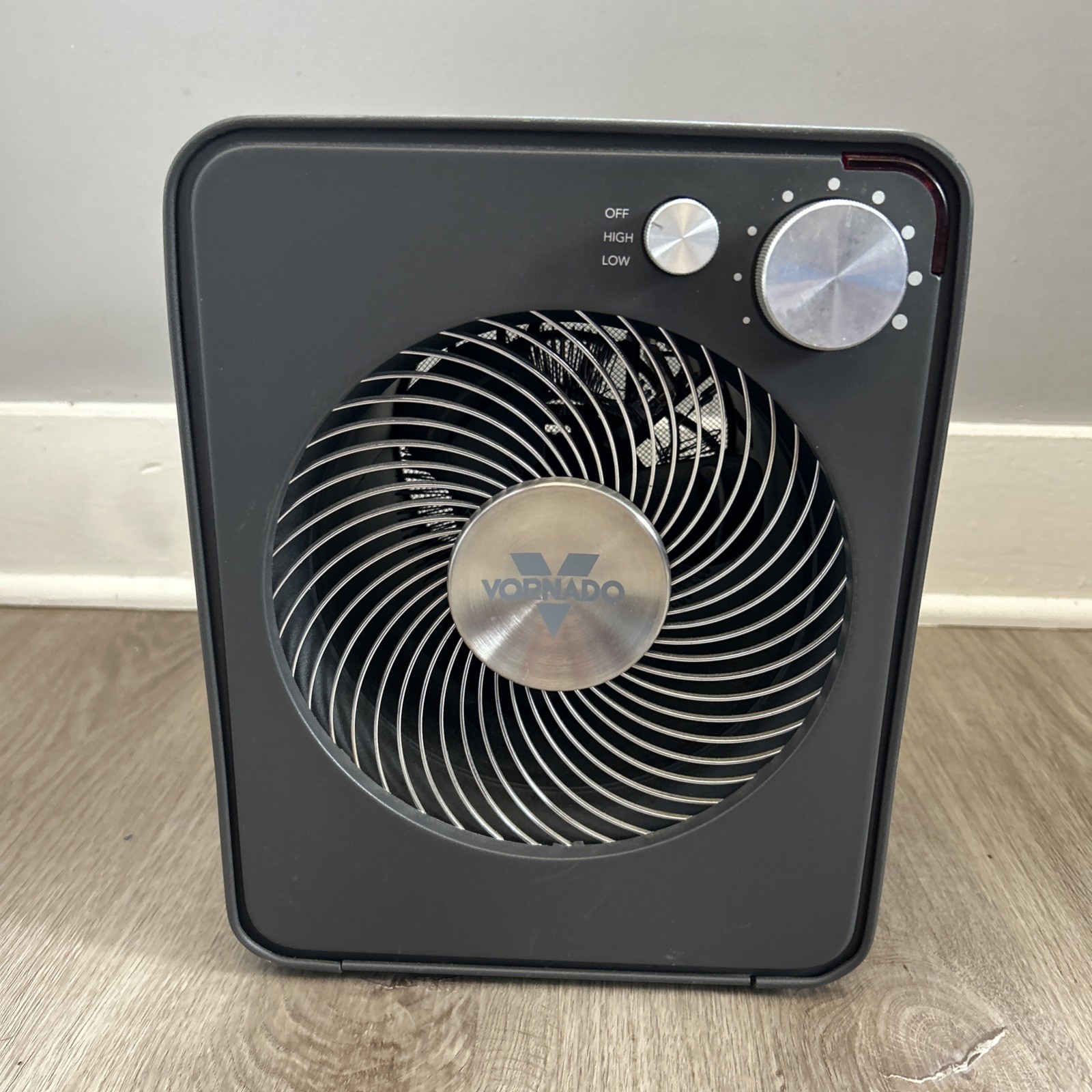 Vornado Whole Room Space Heater VMH300 Gray Metal Adjustable Heat Settings Works