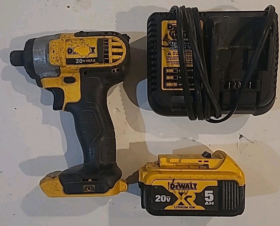 DeWalt DCF885 1/4″ Impact Driver w/ Battery & Charger *Pre-owned*