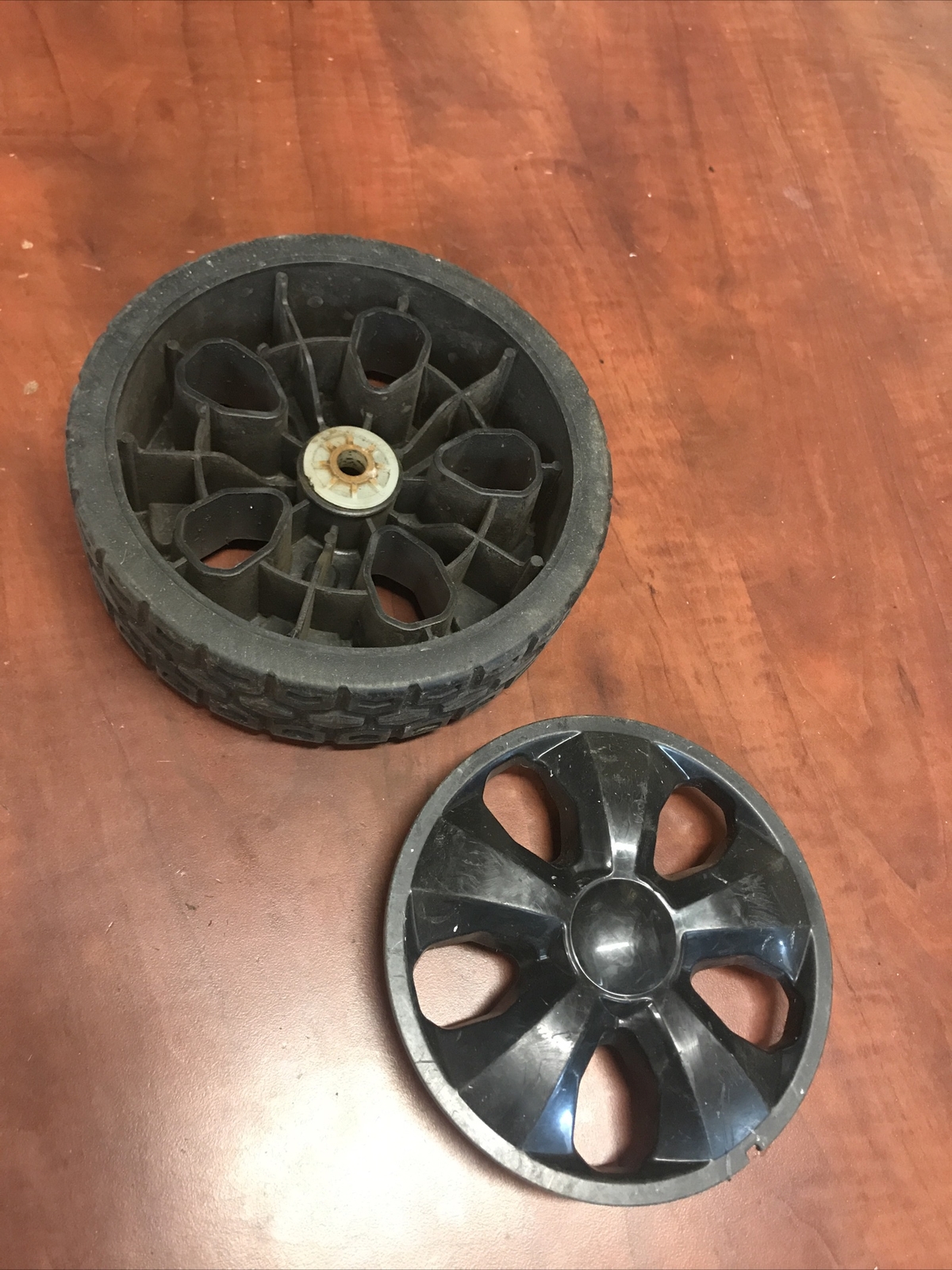 Used OEM Parts Front Wheel Assembly For Black&Decker MM2000 Lawnmower