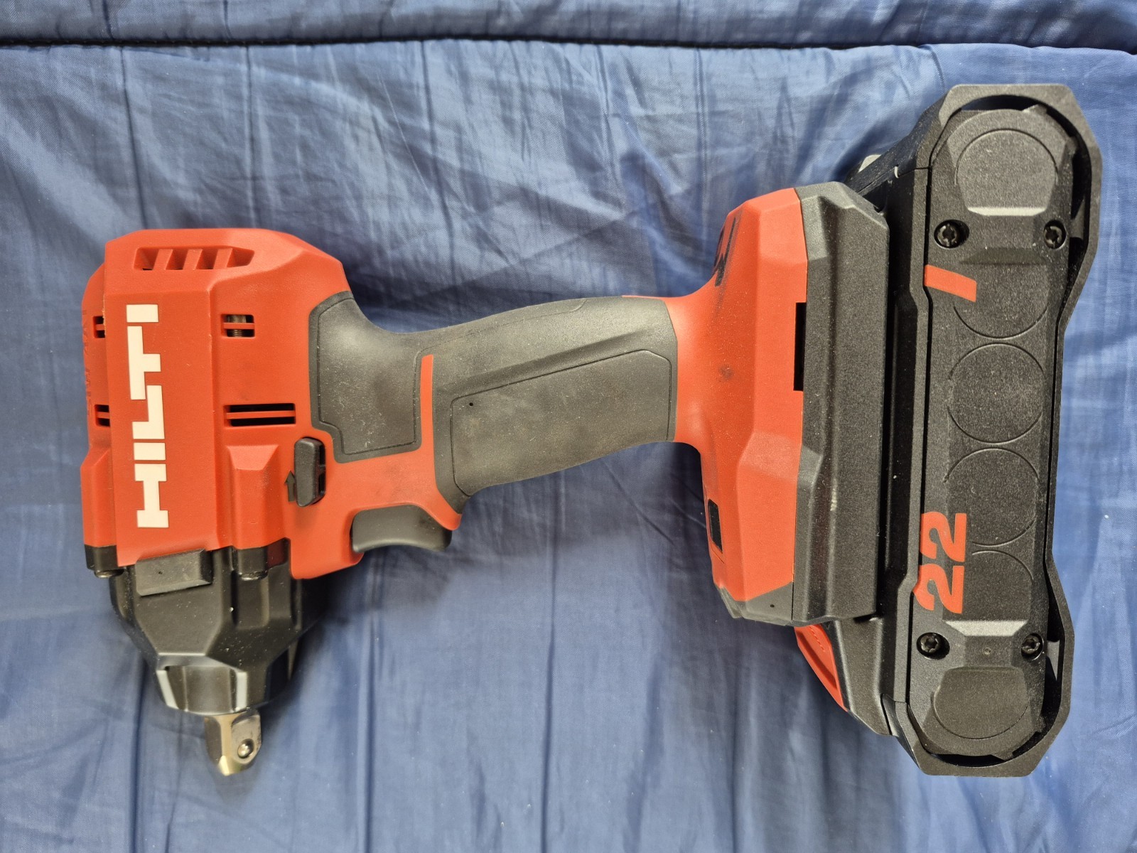 Hilti SIW 4AT-22 22V Impact Driver Kit w/ 2.6Ah Li-Ion Battery & Charger