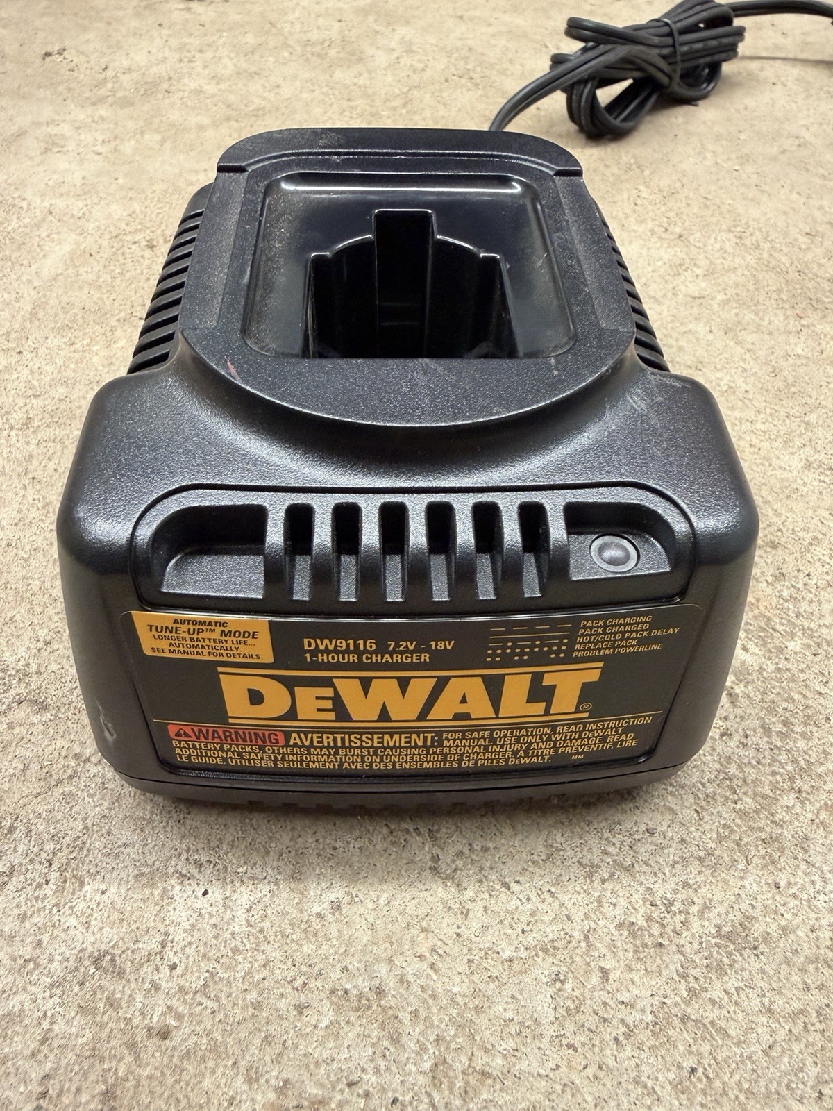 Genuine DeWALT DW9116 7.2V-18V 1 Hour NiCd/NiMH Battery Charger, Non Lithium