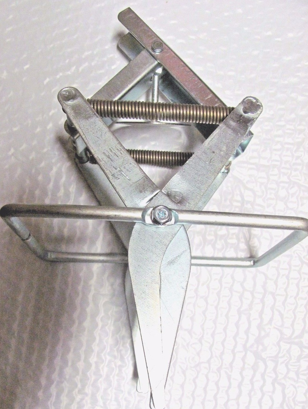 (1 Trap) slightly used Easy Set Mole Trap, Out-of-Sight, Galvanized Steel 2416