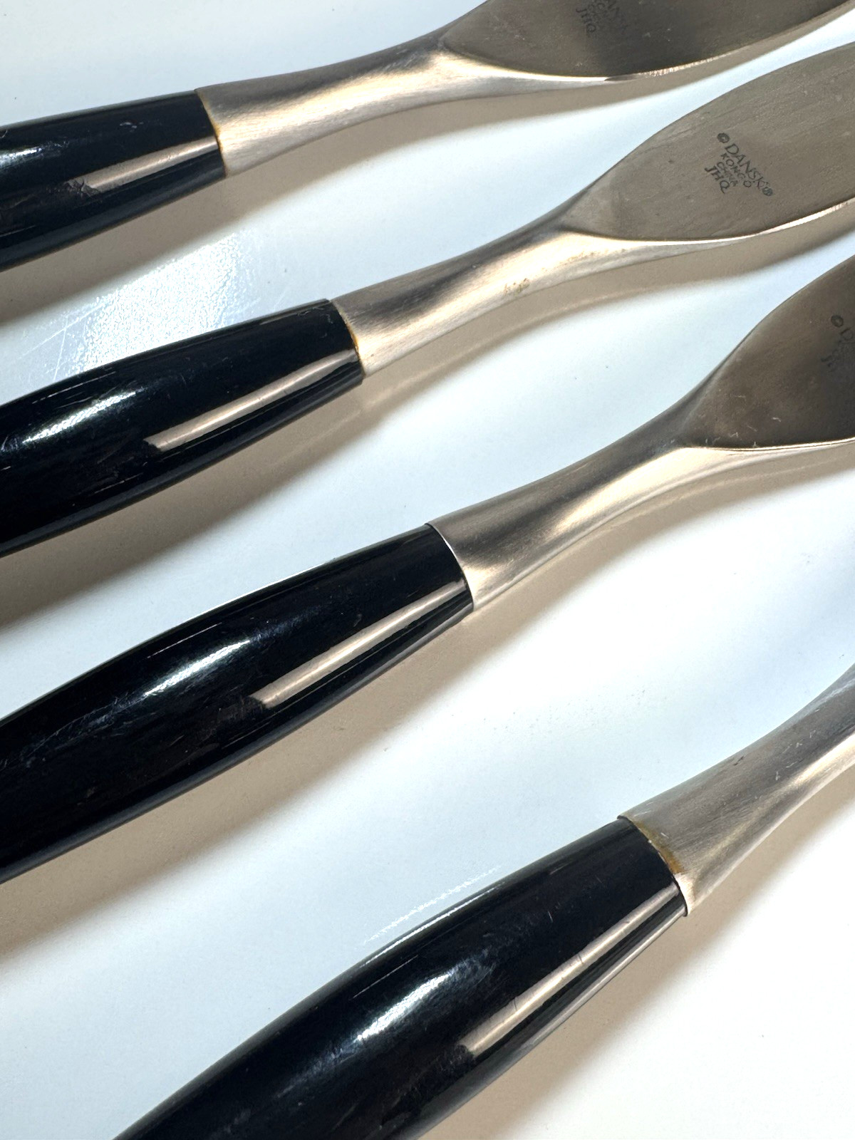 Set of 4 DANSK JHQ KONGO Pattern STEAK Knife, 8 1/2 in. Shiny Black Handle