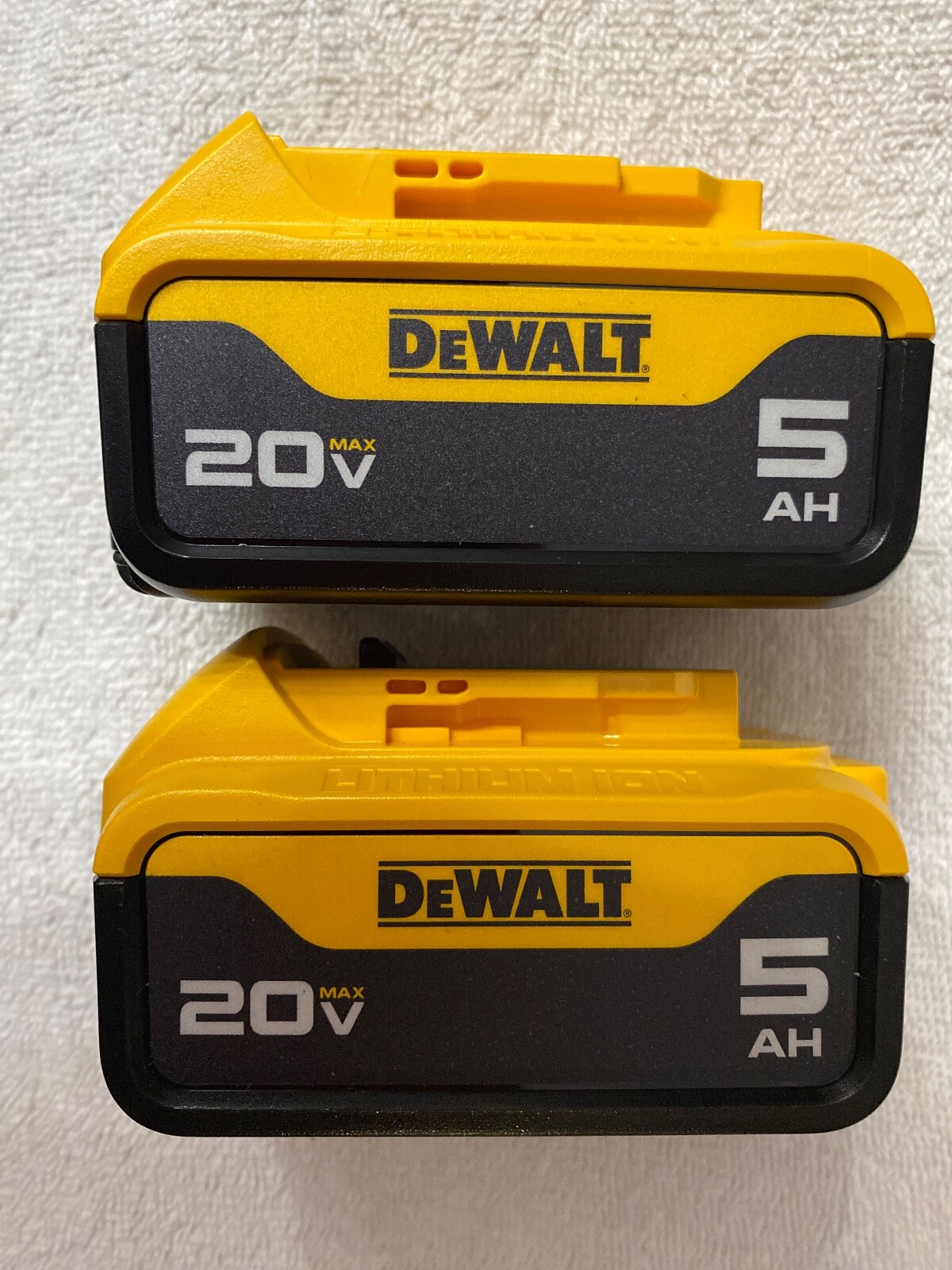 2 New Dewalt DCB205 20V Max XR 5.0Ah Lithium Ion Batteries Li-ion DCB205-2
