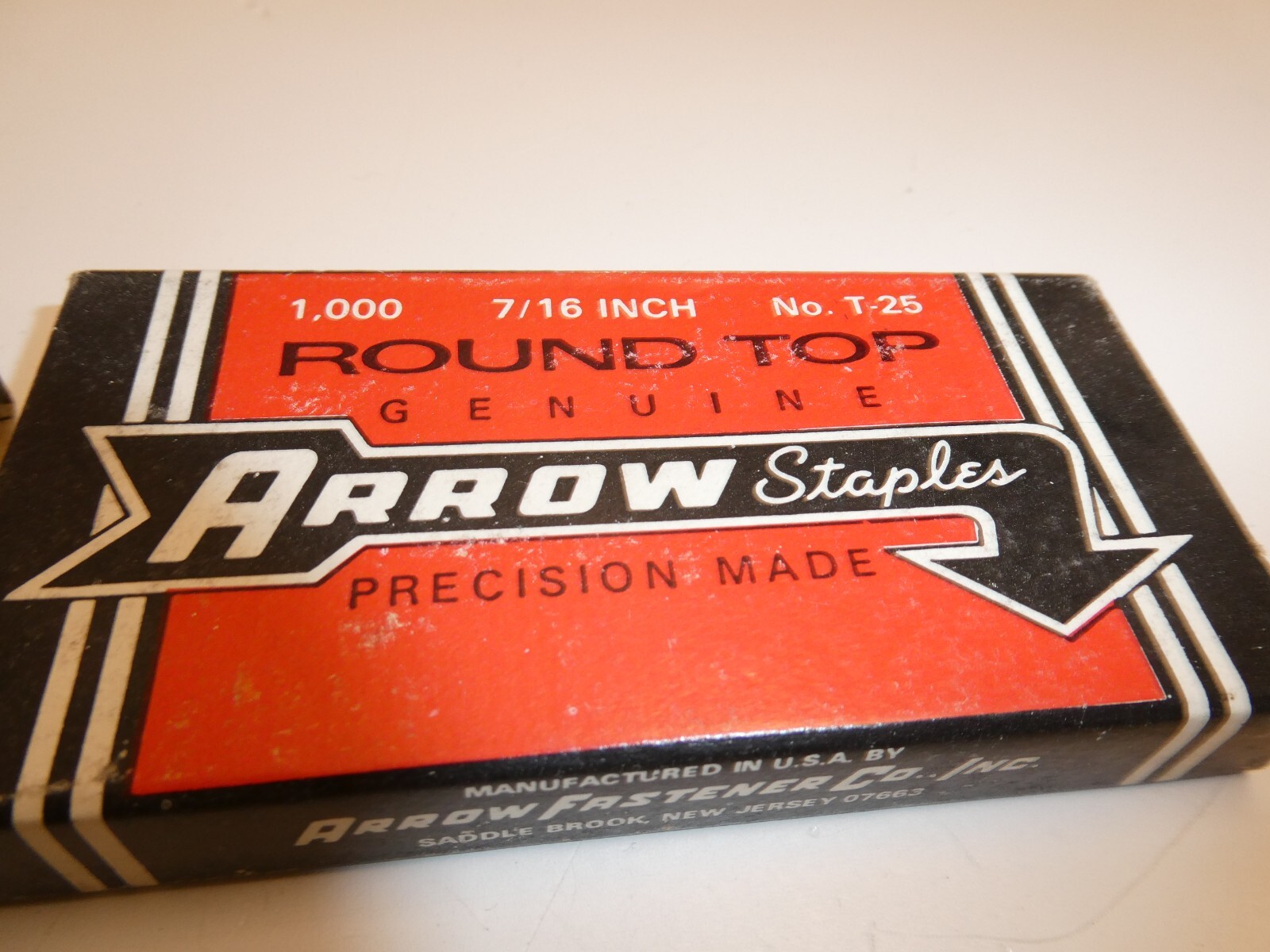 2 VTG NEW ARROW T25 STAPLES 7/16″ 14mm 2000 Staples Round Crown #259 Made in USA