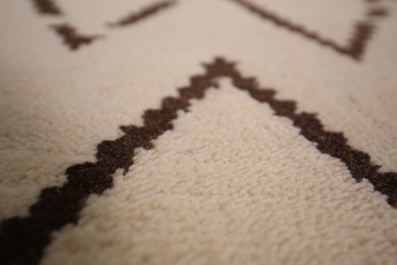 Modern Handmade Luxury Hand-Knotted Moroccan Wool Rugs for Any Room 4×6 ft
