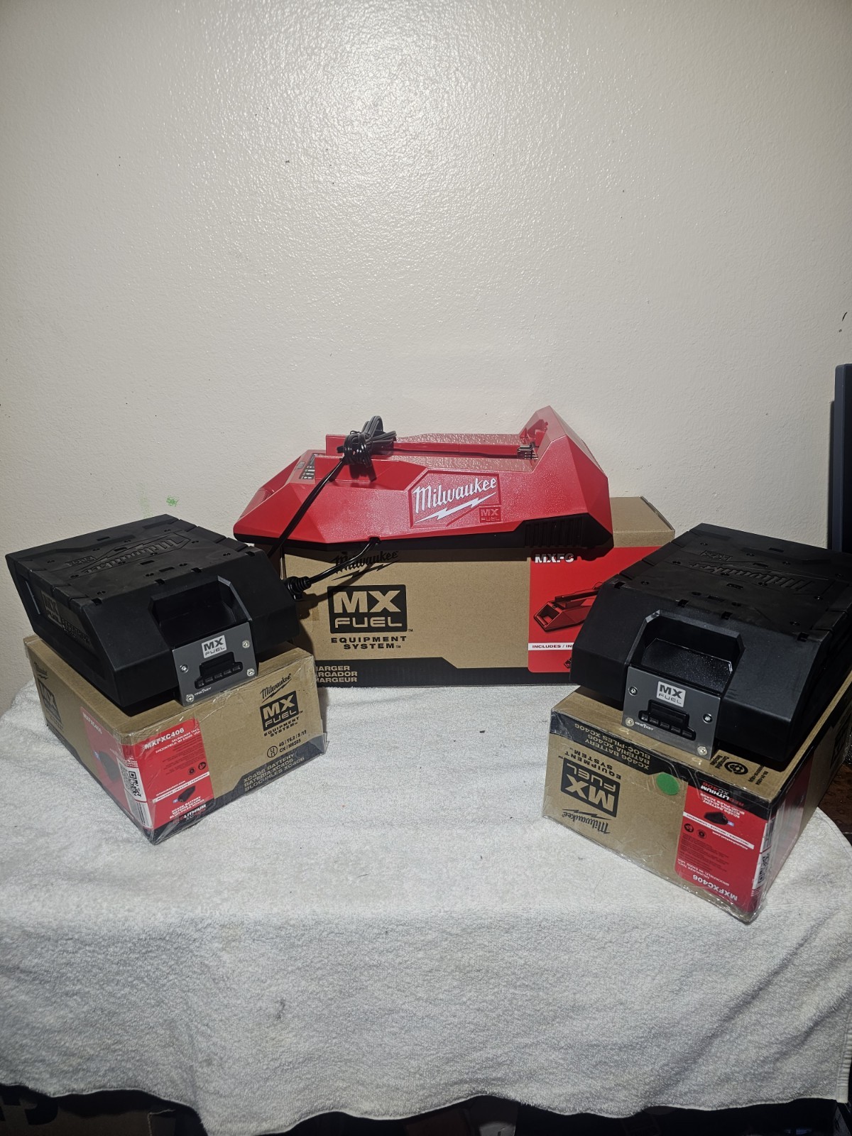 Milwaukee MXFC-2XC FUEL XC406 Charger Expansion Kit (2 Batteries And Charger)