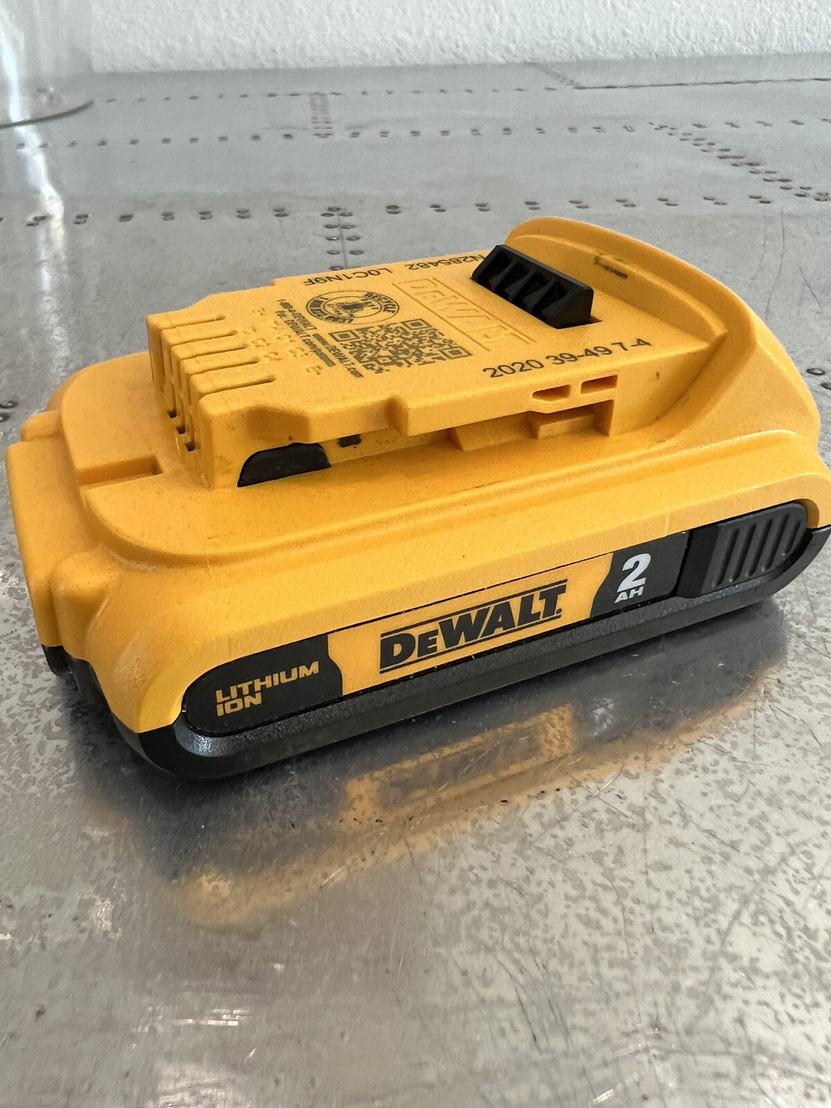 DEWALT DCB203 20V Max 2Ah Lithium Ion Battery a