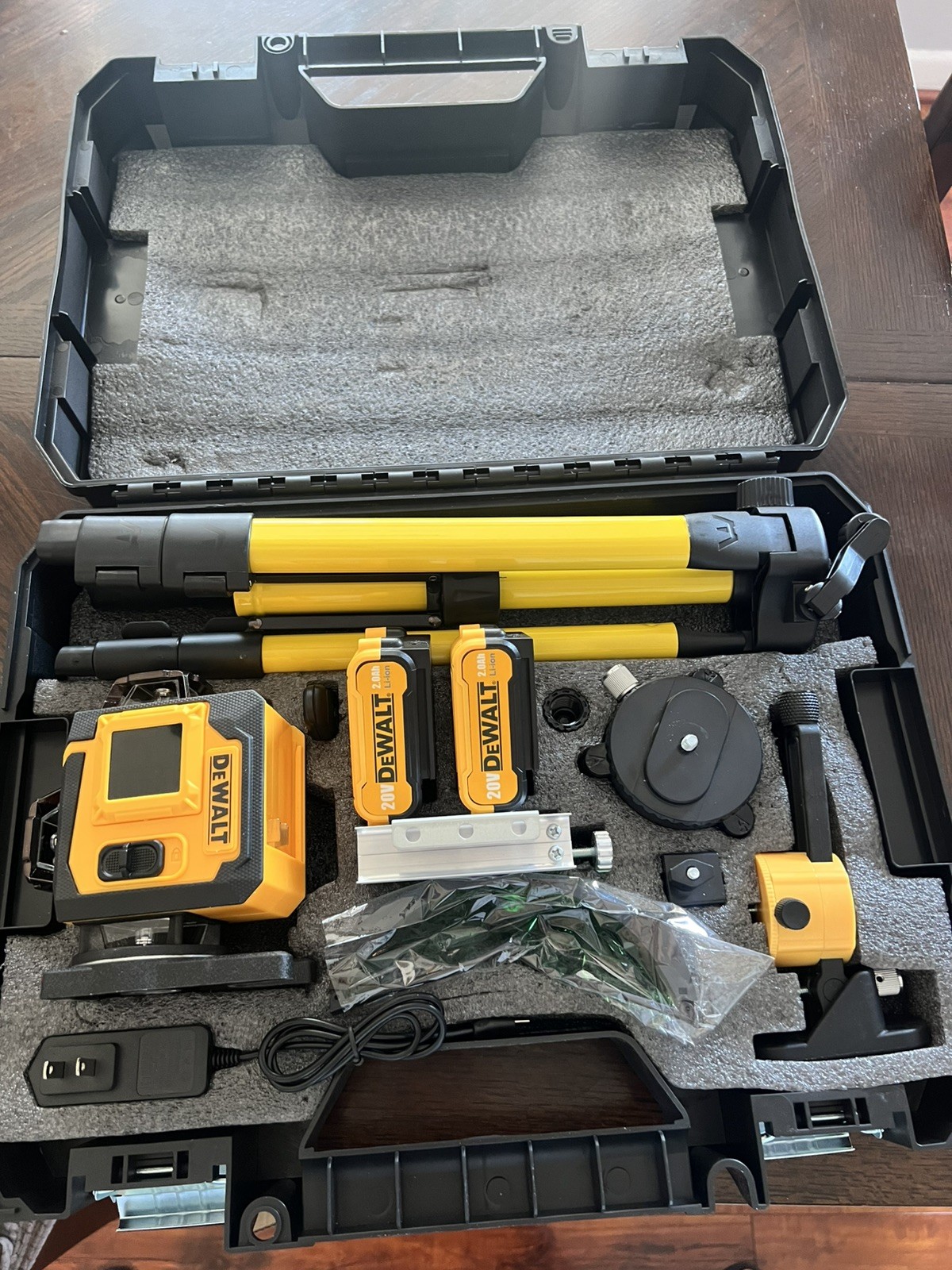 DEWALT Self Leveling Green Beam Laser 16 Lines in 3×360° for Ultimate Precision