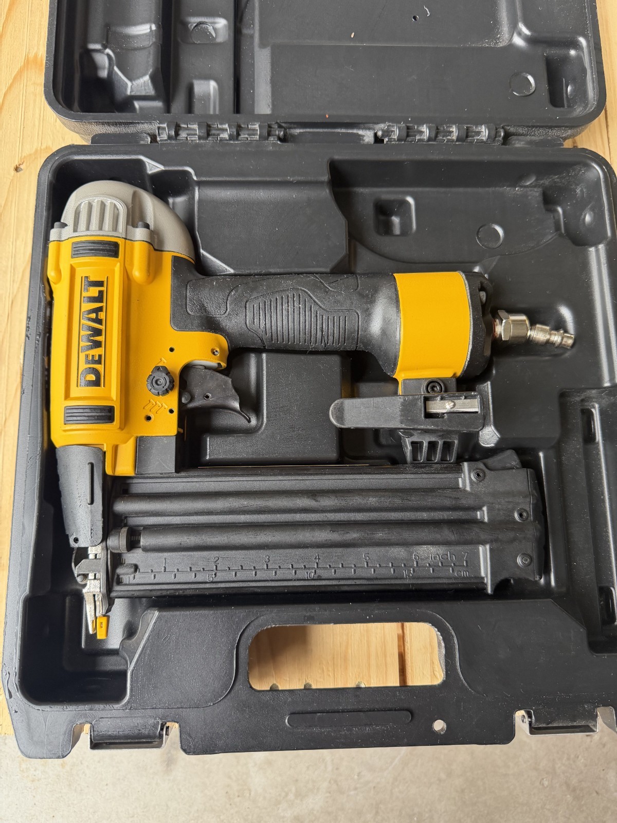 DEWALT DWFP12233R Precision Point 18-Gauge 2-1/8 in. Brad Nailer