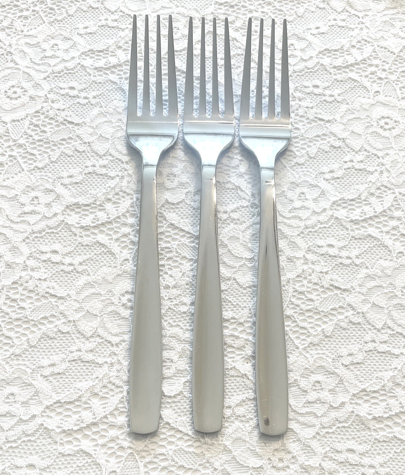 (3) Cambridge UNKNOWN PATTERN 8 1/8″ Stainless Dinner Forks ~ FREE SHIPPING