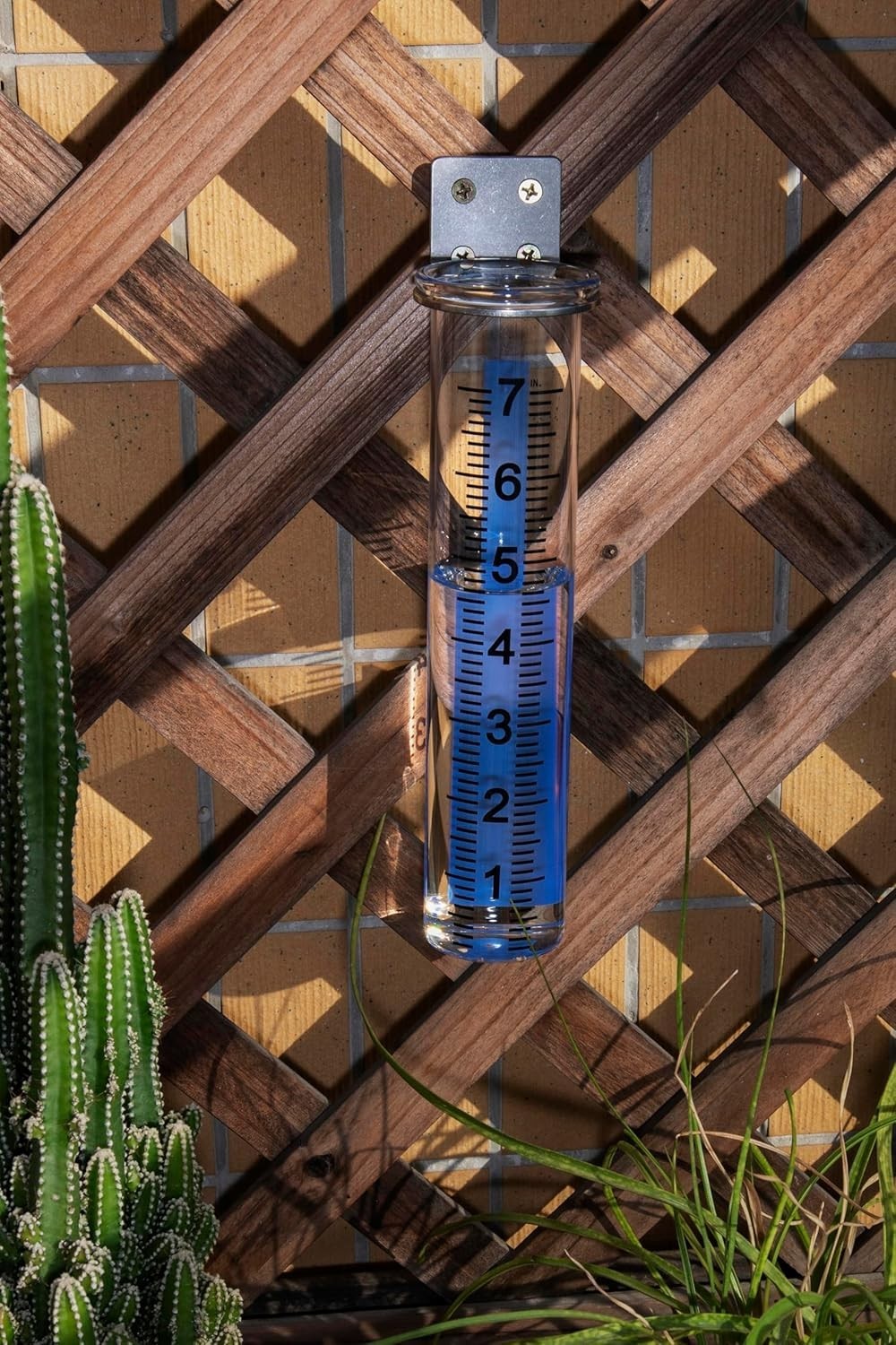 Compact 7-Inch Capacity Rain Gauge with Stable Design for All Weather Conditions