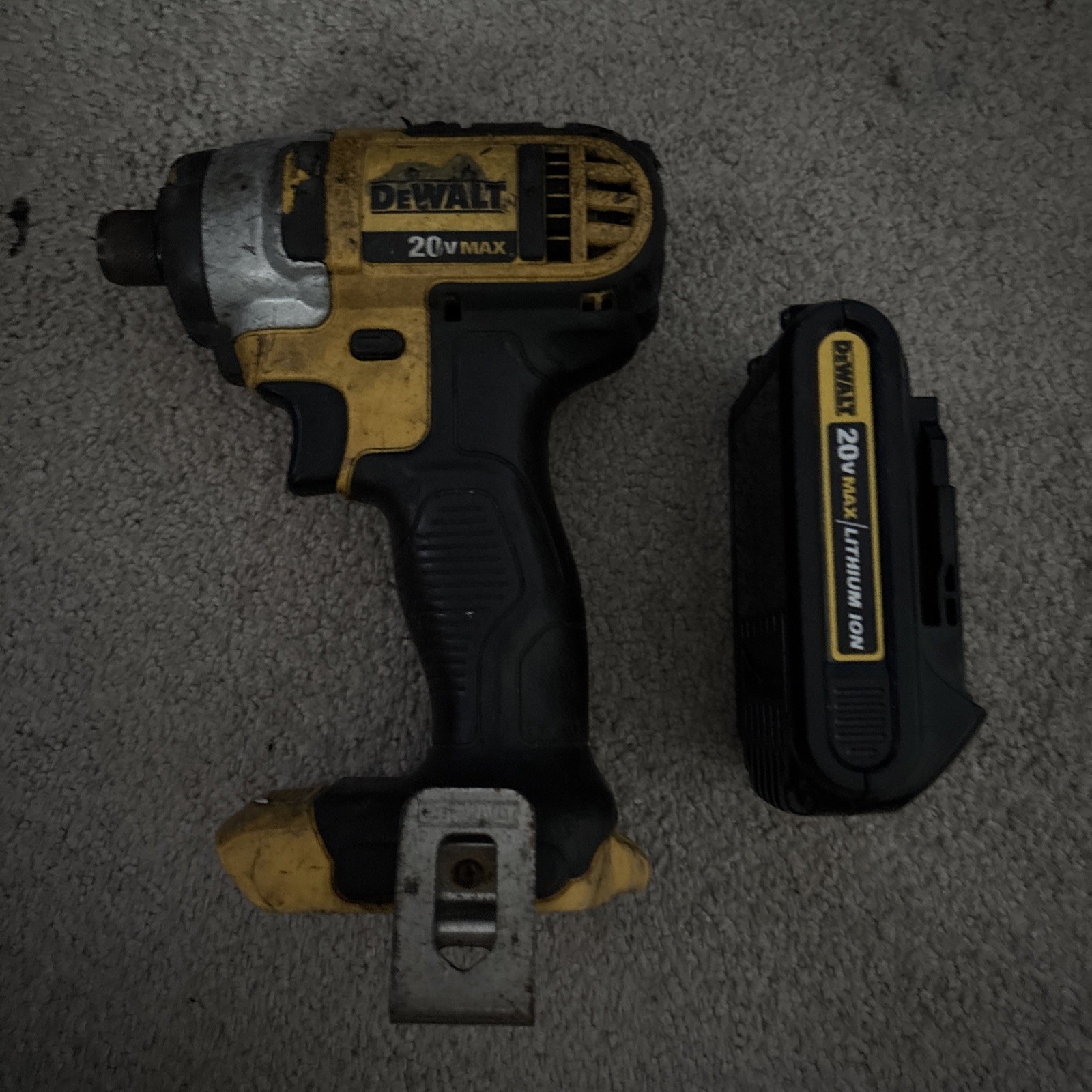 DEWALT DCF885 1/4” Cordless Impact Driver + 20V Battery
