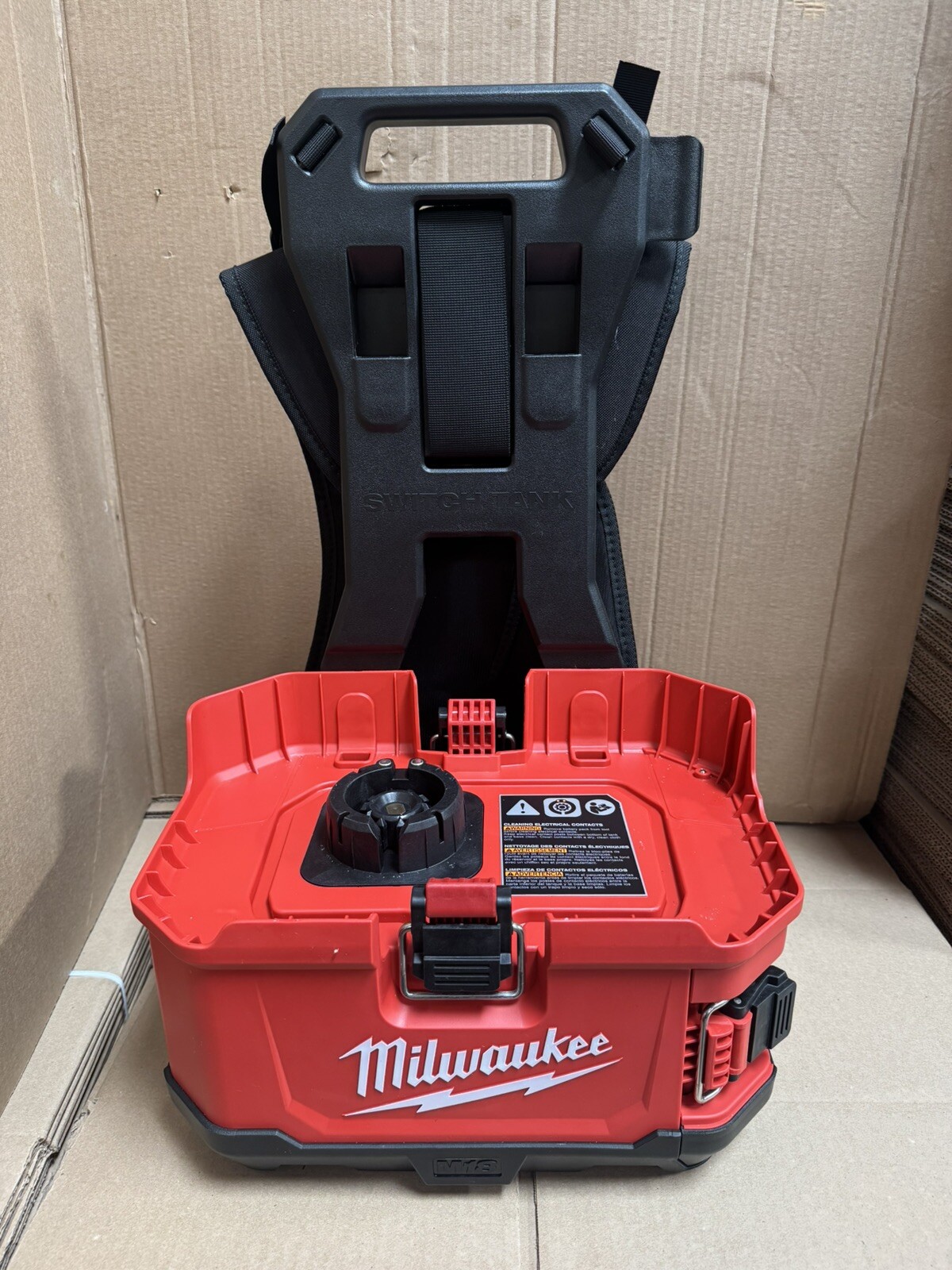 Milwaukee M18 Switch Tank 4-Gallon Backpack Sprayer – Red (2820-20PS)