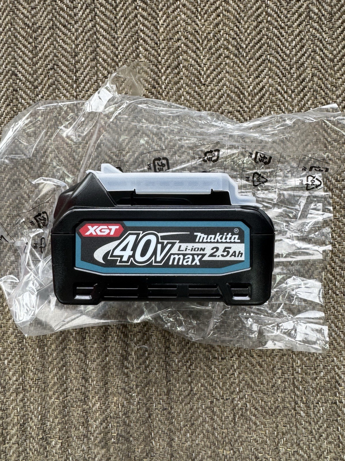 Makita BL4025 40V Max XGT 2.5 Ah Li-Ion Battery New