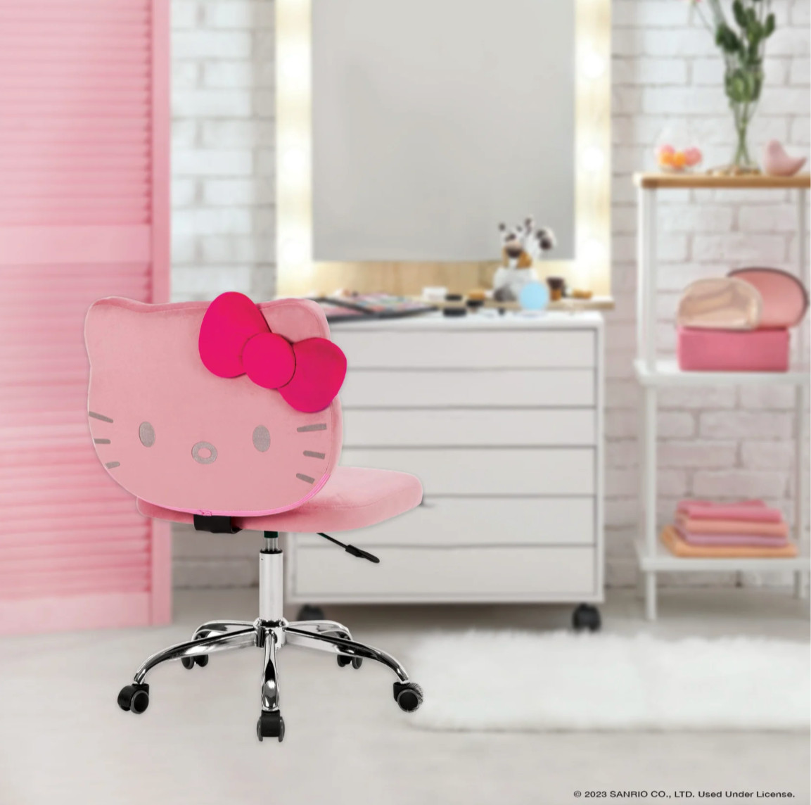 BRAND NEW UN TOUCHED!! Hello Kitty® Kawaii Swivel Vanity Chair
