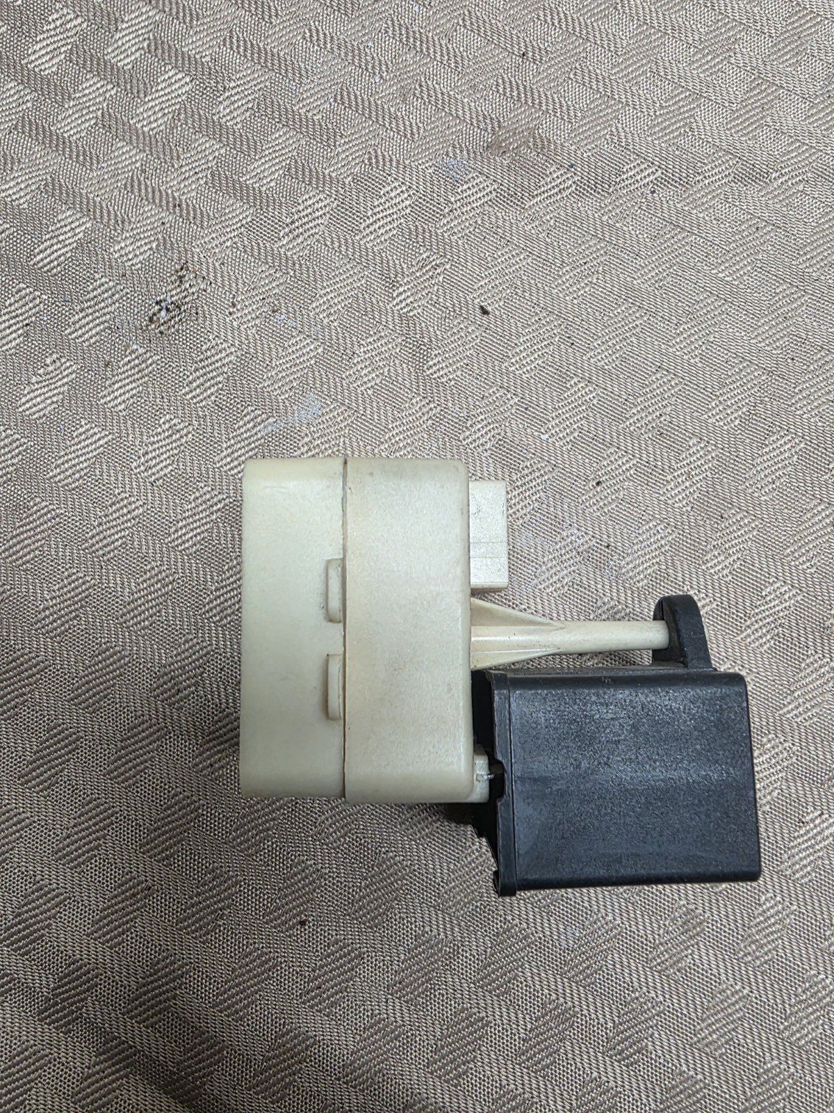 GE Refrigerator Start Relay w/ Capacitor P# 197D6189P008