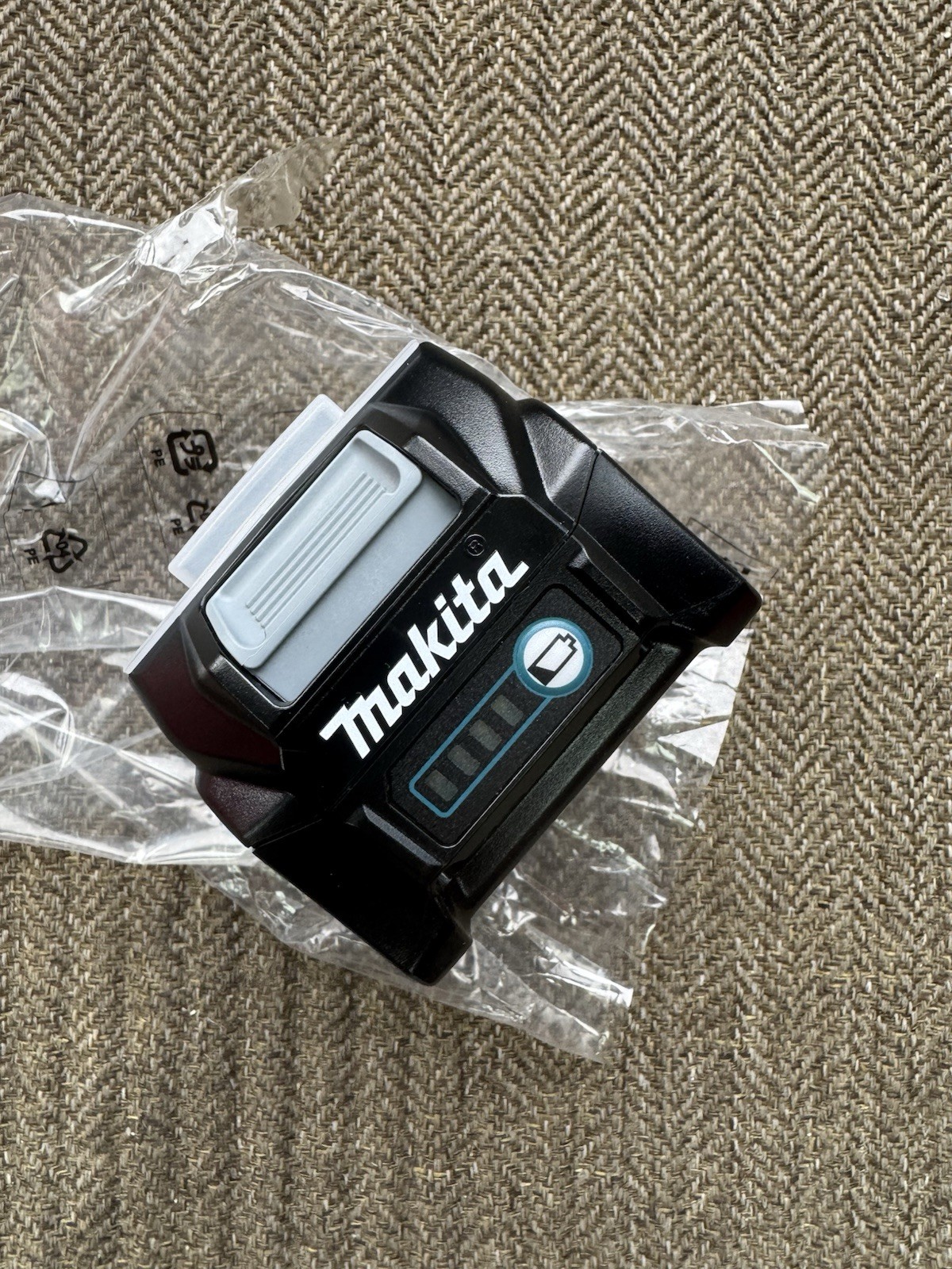 Makita BL4025 40V Max XGT 2.5 Ah Li-Ion Battery New