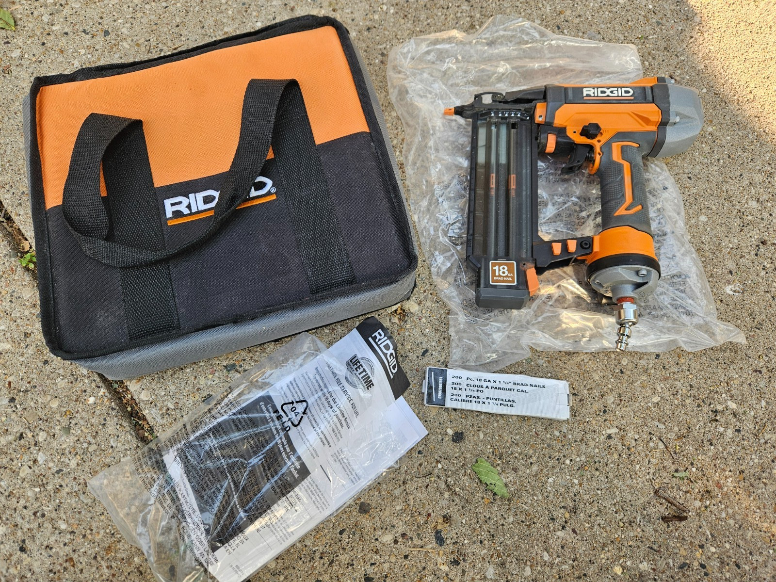 Ridgid Pneumatic 18-Gauge 2-1/8 in. Brad Nailer W/Bag R213BNF