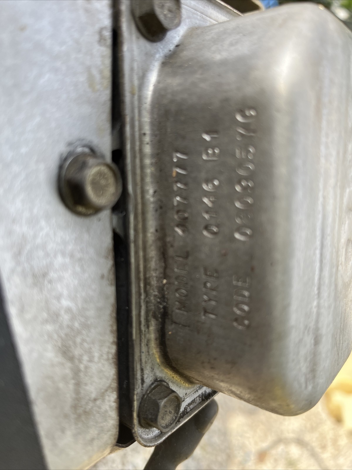 BRIGGS & STRATTON JOHN DEERE 22 HP. G4 ENGINE 407777 437hrs