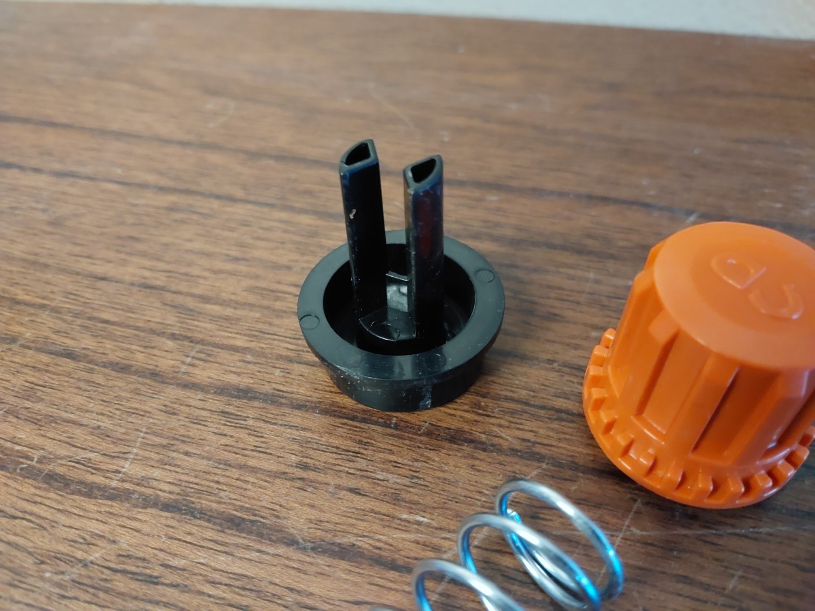 BLACK+DECKER LST140 40V String Trimmer – Replacment Handle Lock Button Assembly