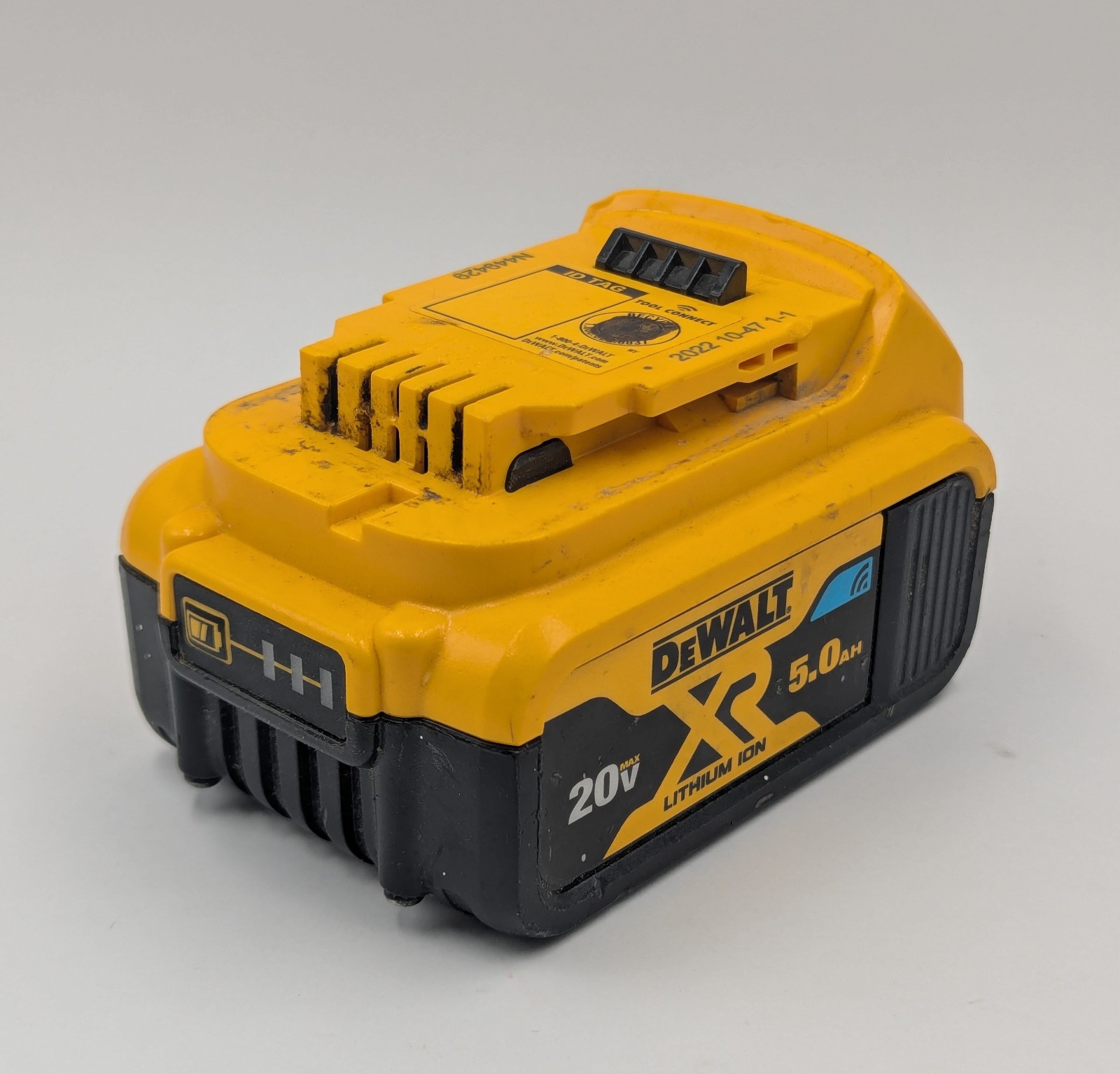 DeWalt DCB205BT 5Ah Battery Bluetooth 20v w/ Tool Connect Used OEM, Tested Works