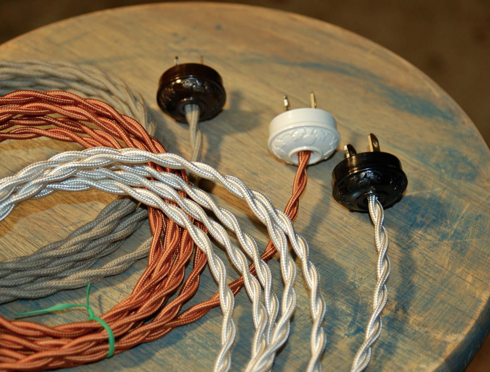 Vintage Style Acorn & Oak Electrical Plug – Bakelite Replica antique cord rewire