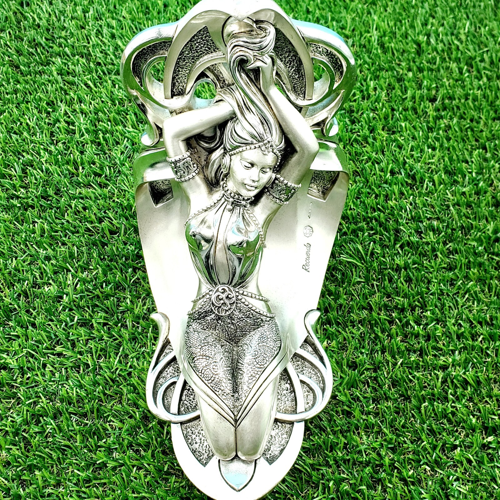 (1) Made In Italy Recuerdo Silver Painted 2.9lb Woman Bookend 7½”×7½”×5″ *FLAWS