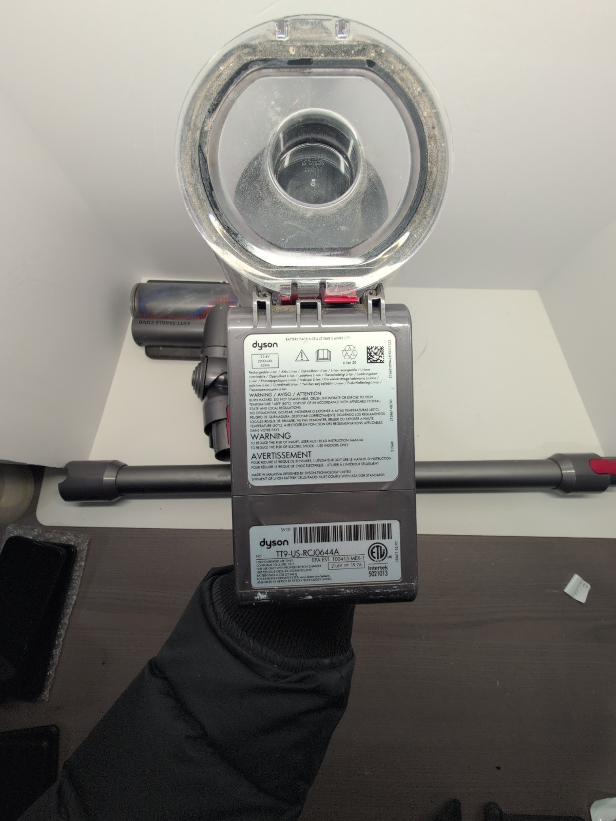 Dyson V8 SV10 Vacuum Cleaner TT9-US-RCJ0644A CHARGER NOT INCLUDED