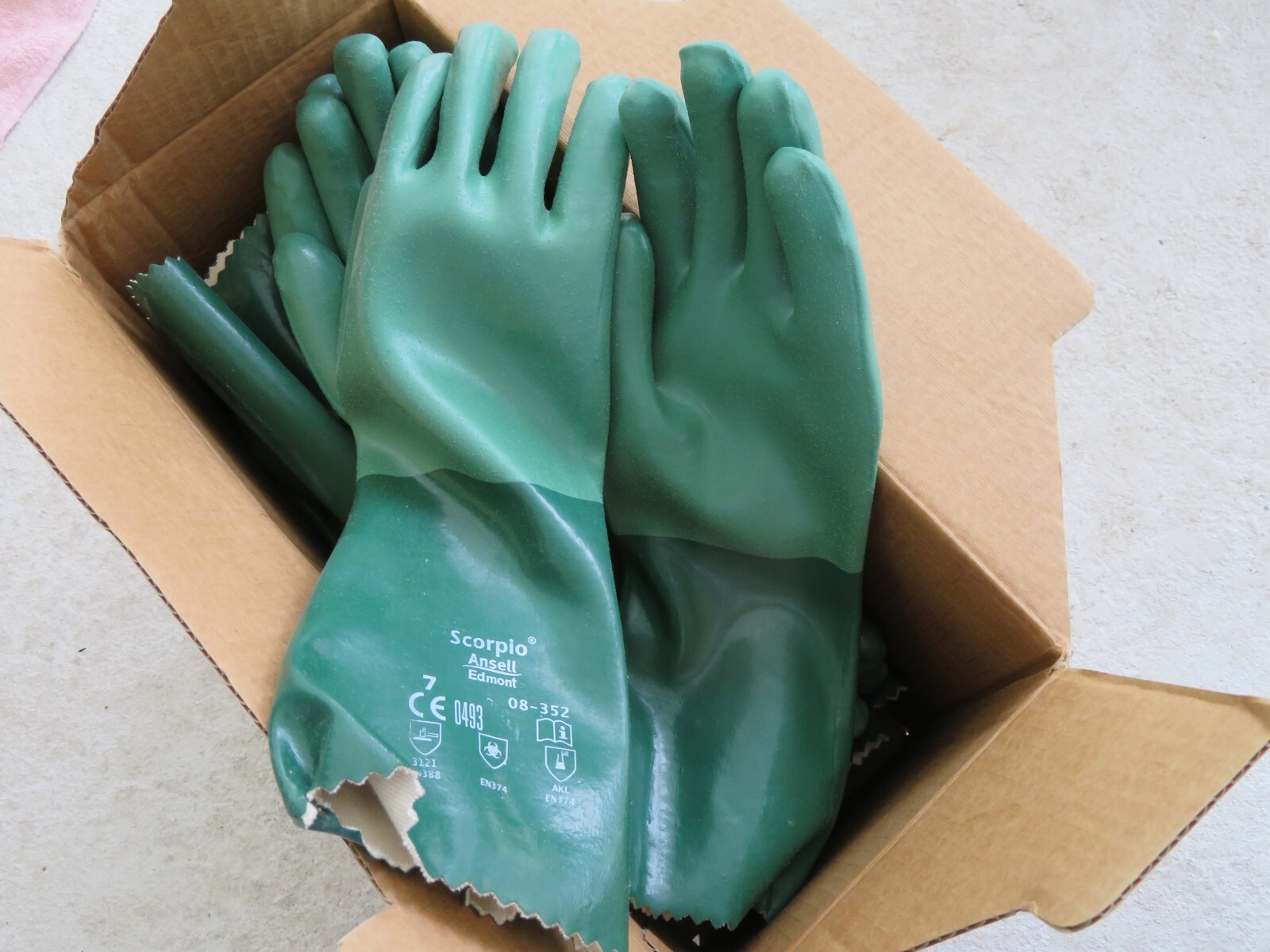 12 pairs Ansell Edmont 08-352 Scorpio Chemical Resistant 12″ Gloves Size 7