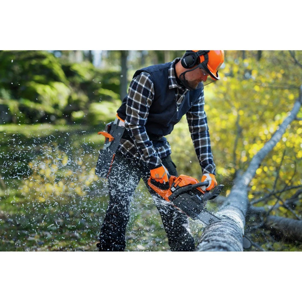 Husqvarna 970709038 3 HP 18″ 2-Cycle Gas Chainsaw New