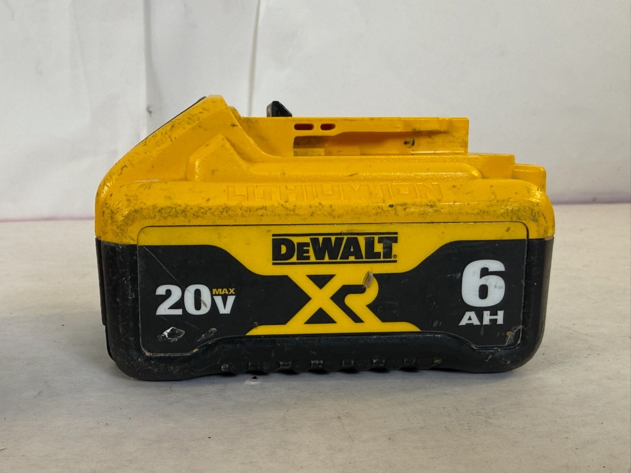 DEWALT DCB206 20V MAX XR 6Ah Lithium Ion Battery Type 2 Tested Working