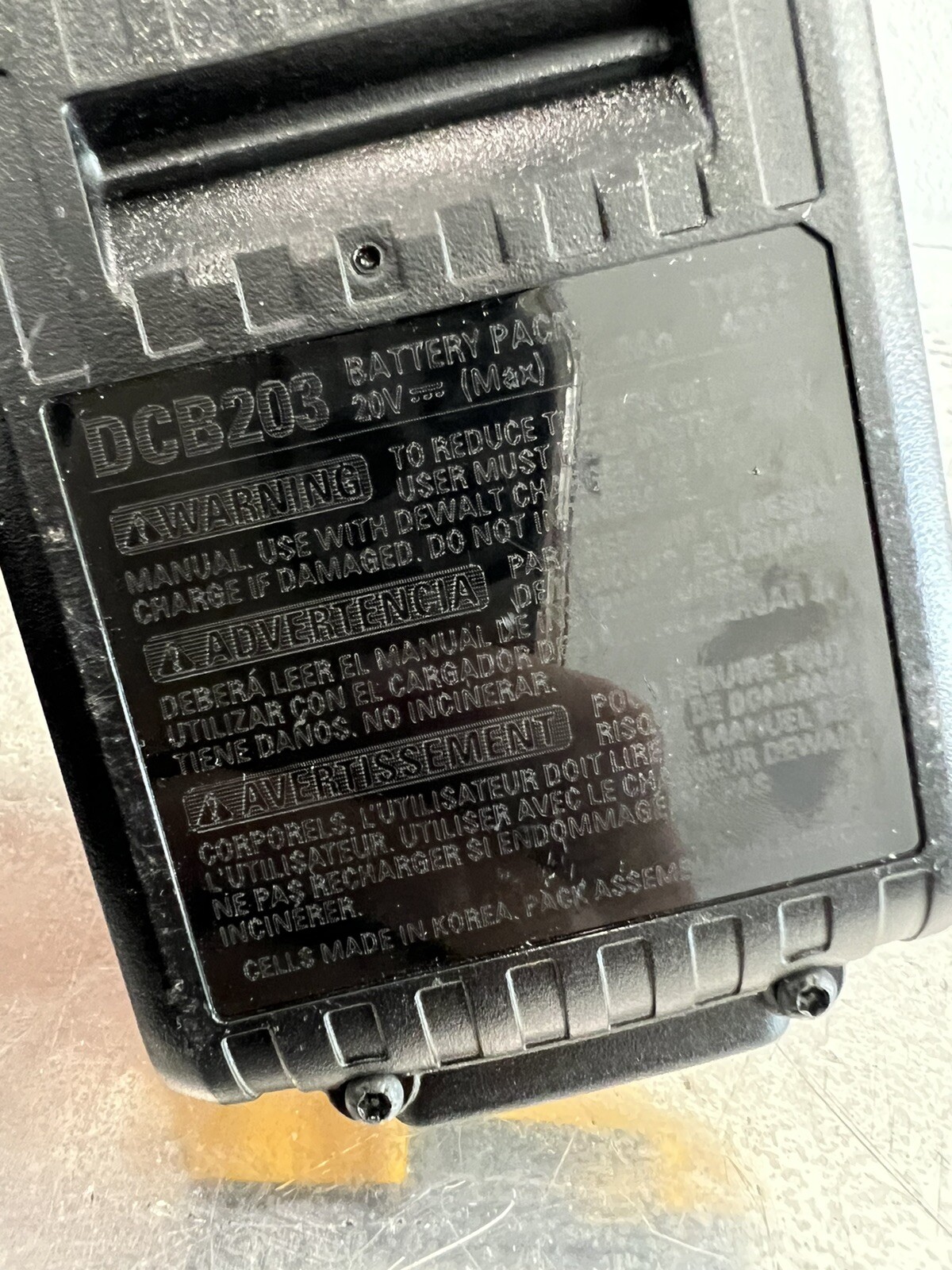 DEWALT DCB203 20V Max 2Ah Lithium Ion Battery a