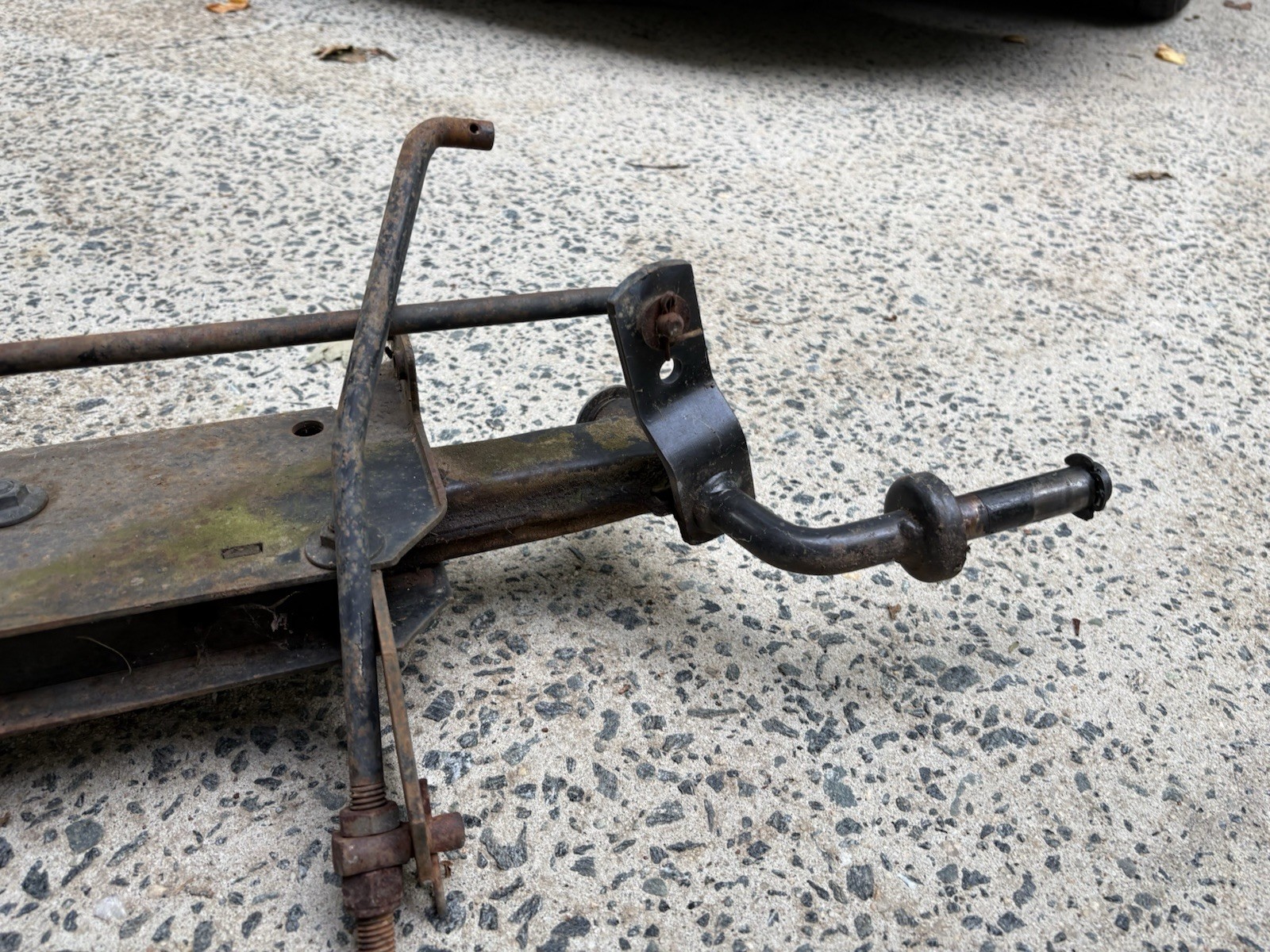 Craftsman LT1000 917.276390 steering axle #531171101