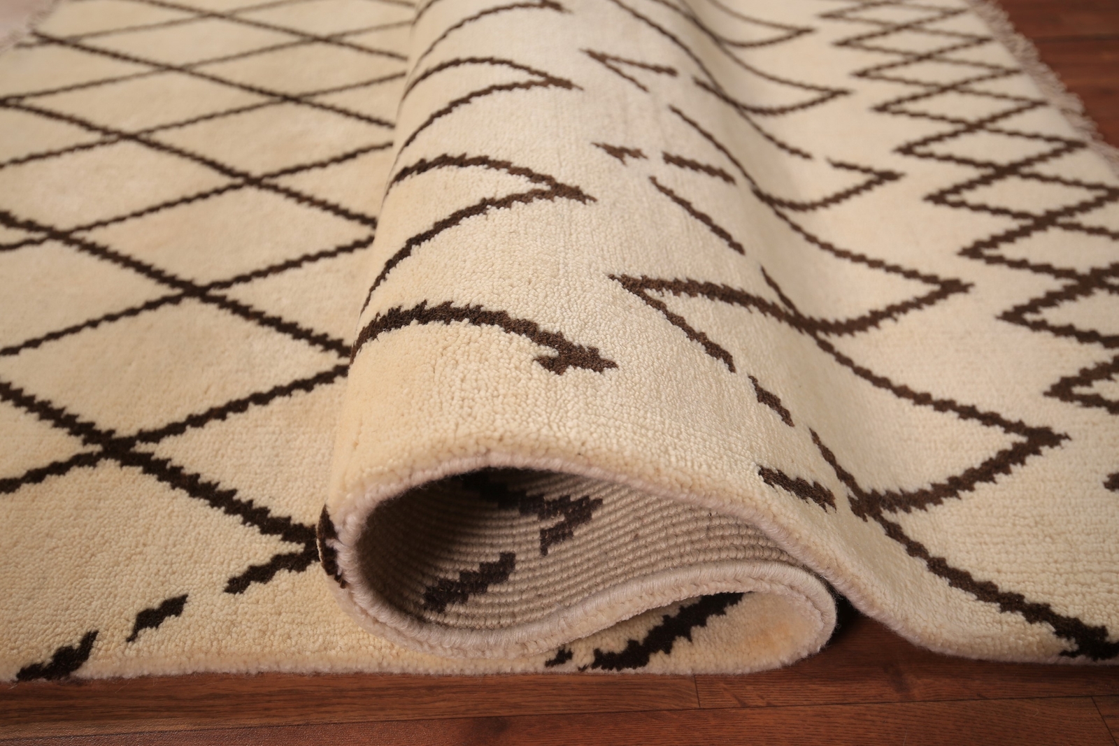 Modern Handmade Luxury Hand-Knotted Moroccan Wool Rugs for Any Room 4×6 ft