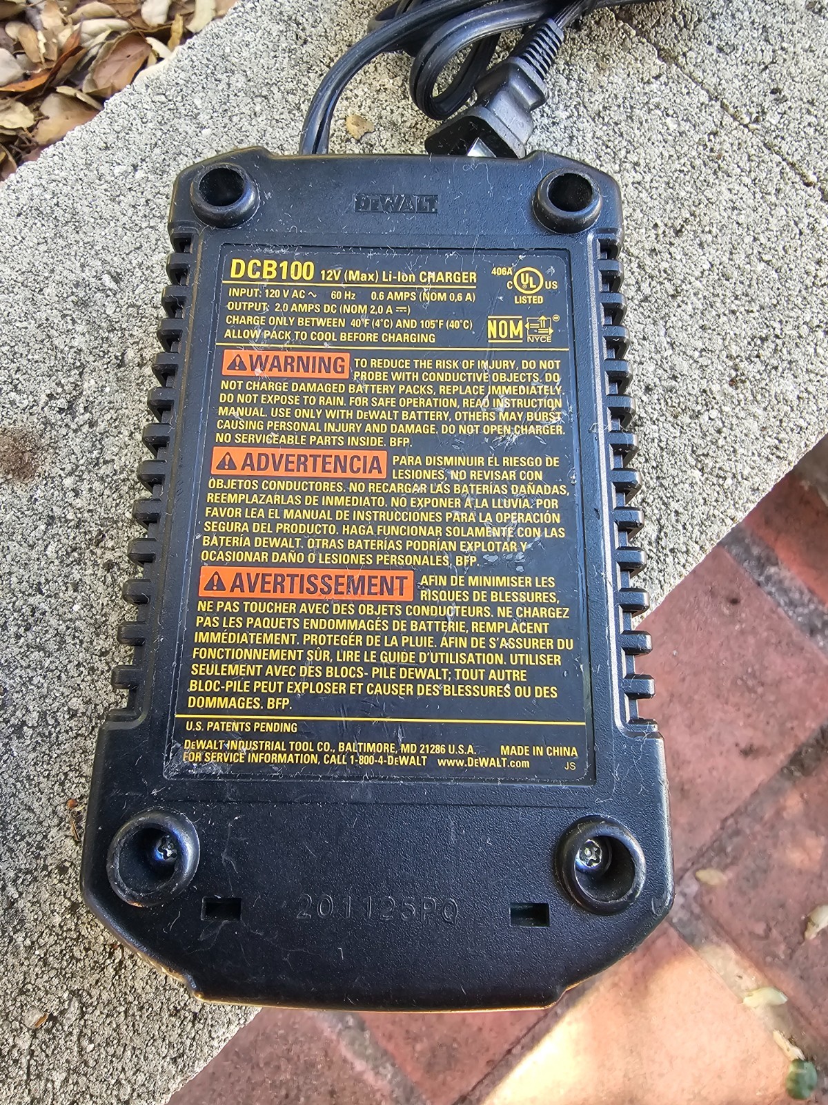 2 Genuine Dewalt DCB120 1.3Ah 12 Volt Batteries With DCB100 Charger – Work Great