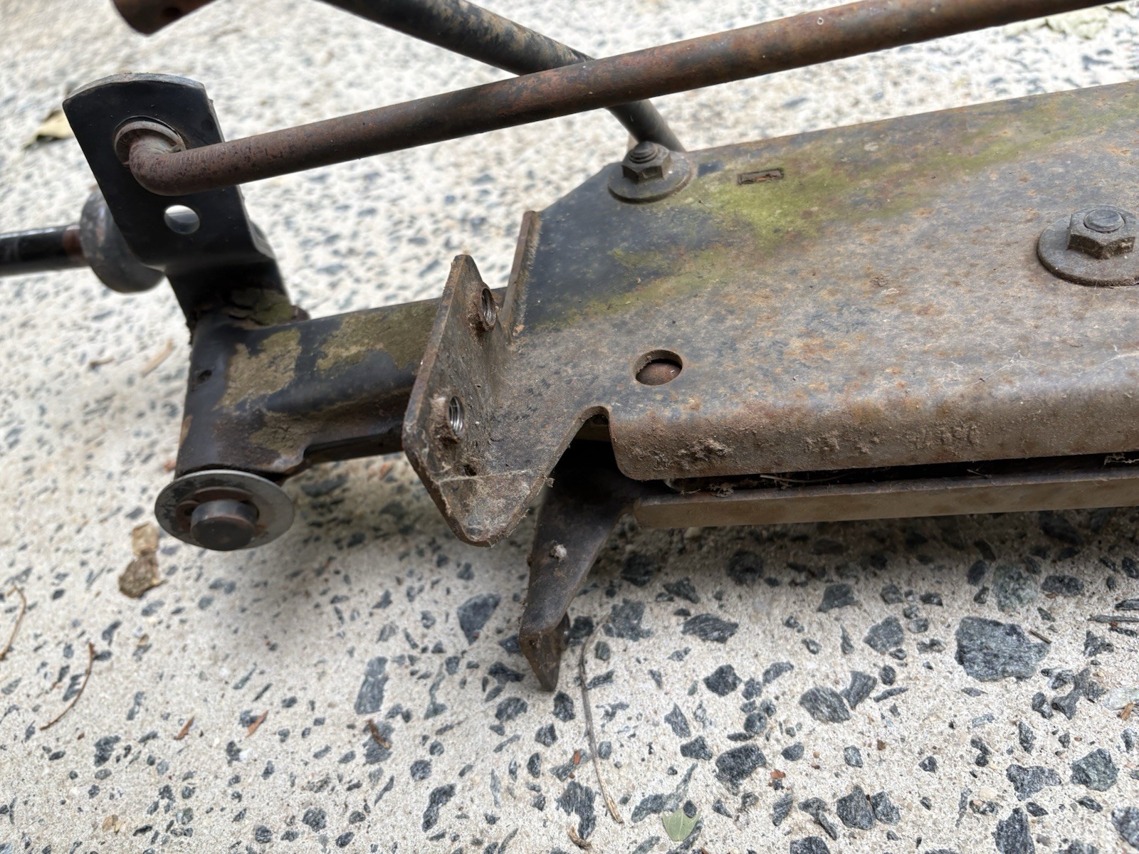 Craftsman LT1000 917.276390 steering axle #531171101