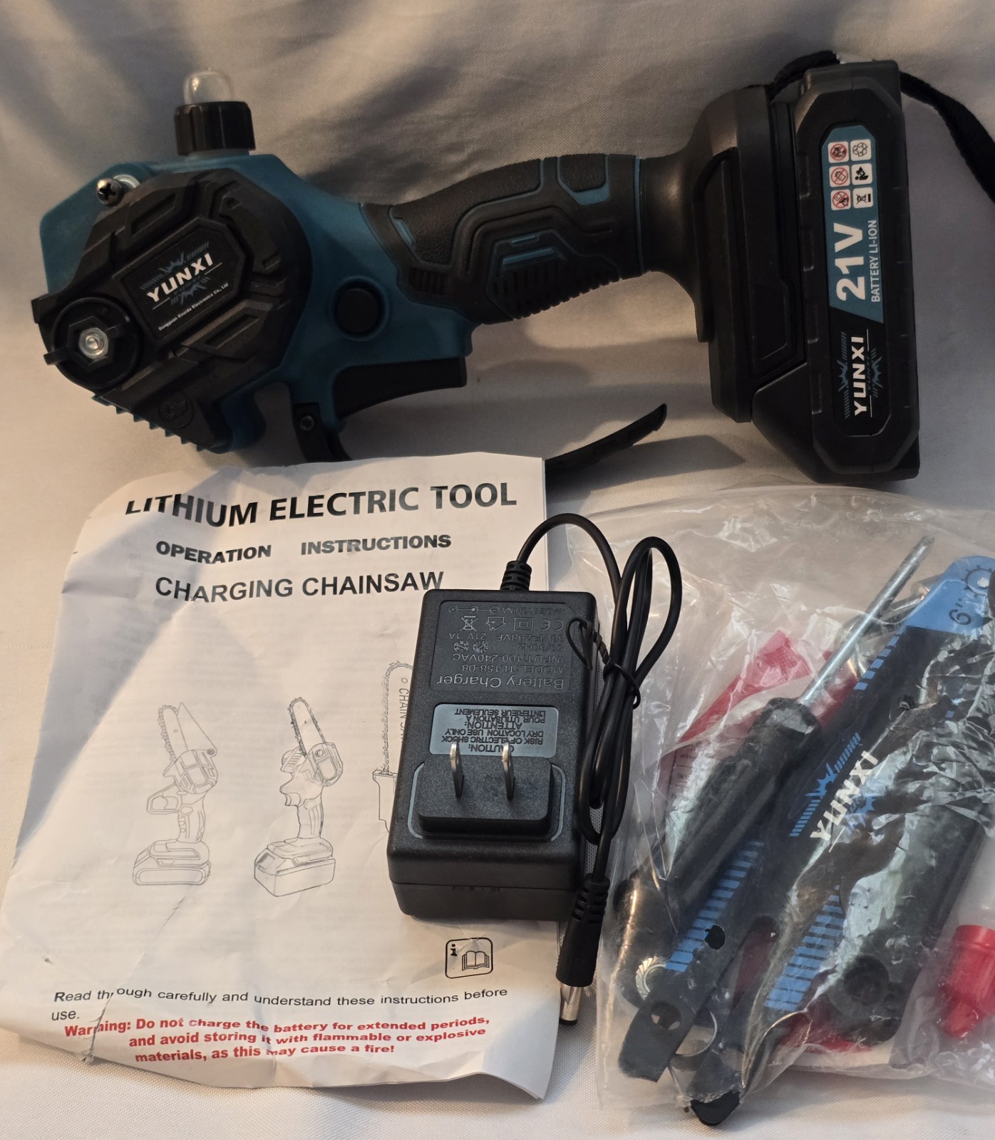 Yunxi 6″ electric mini chainsaw cordless hand held 21 volt battery