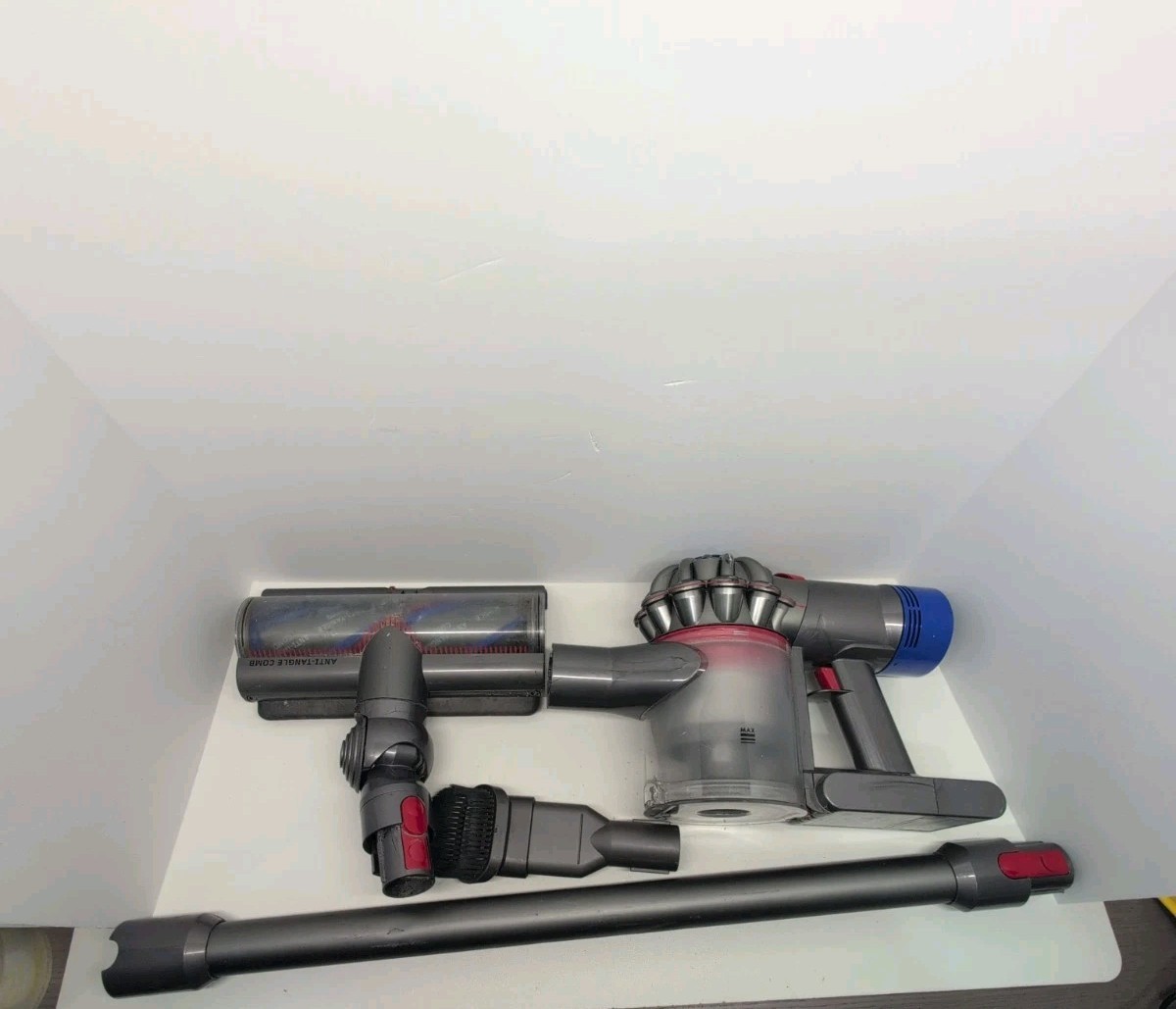 Dyson V8 SV10 Vacuum Cleaner TT9-US-RCJ0644A CHARGER NOT INCLUDED