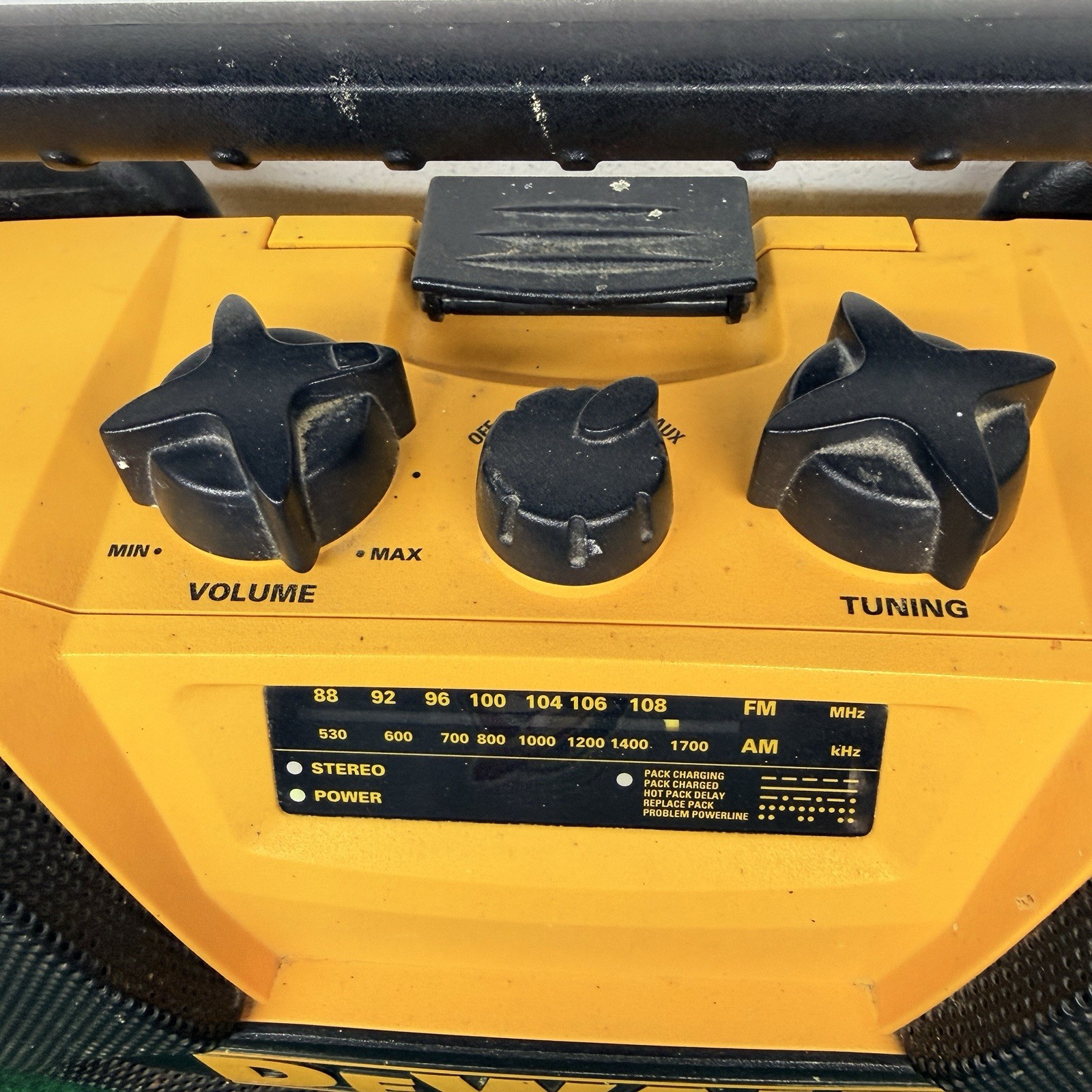 DEWALT Cordless JOBSITE Radio Charger AM/FM 1-HR NiCd Battery Charger 18v Tested