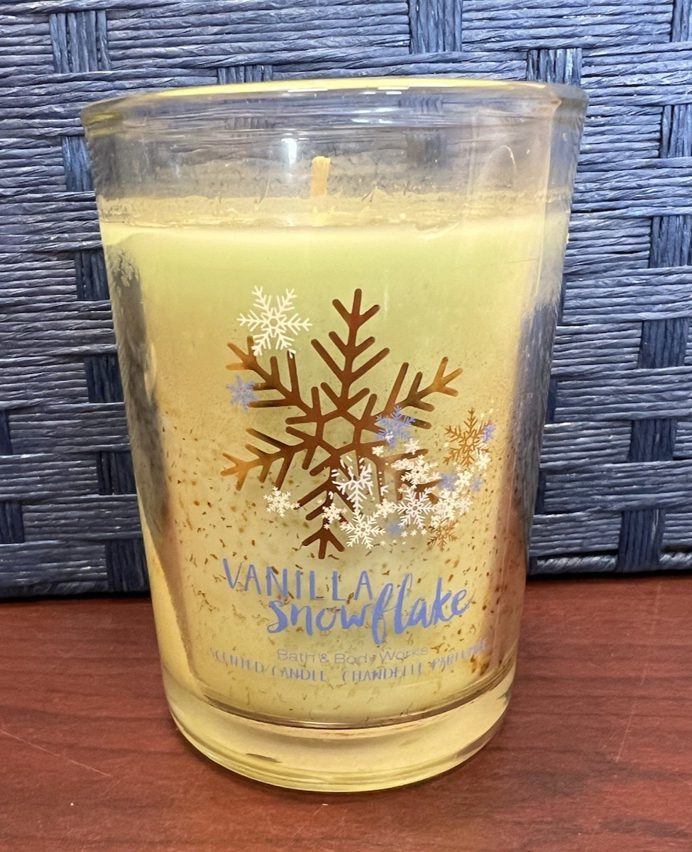 Bath & Body Works Vanilla Snowflake Scented Candle 1-Wick 6.3 oz rare HTF
