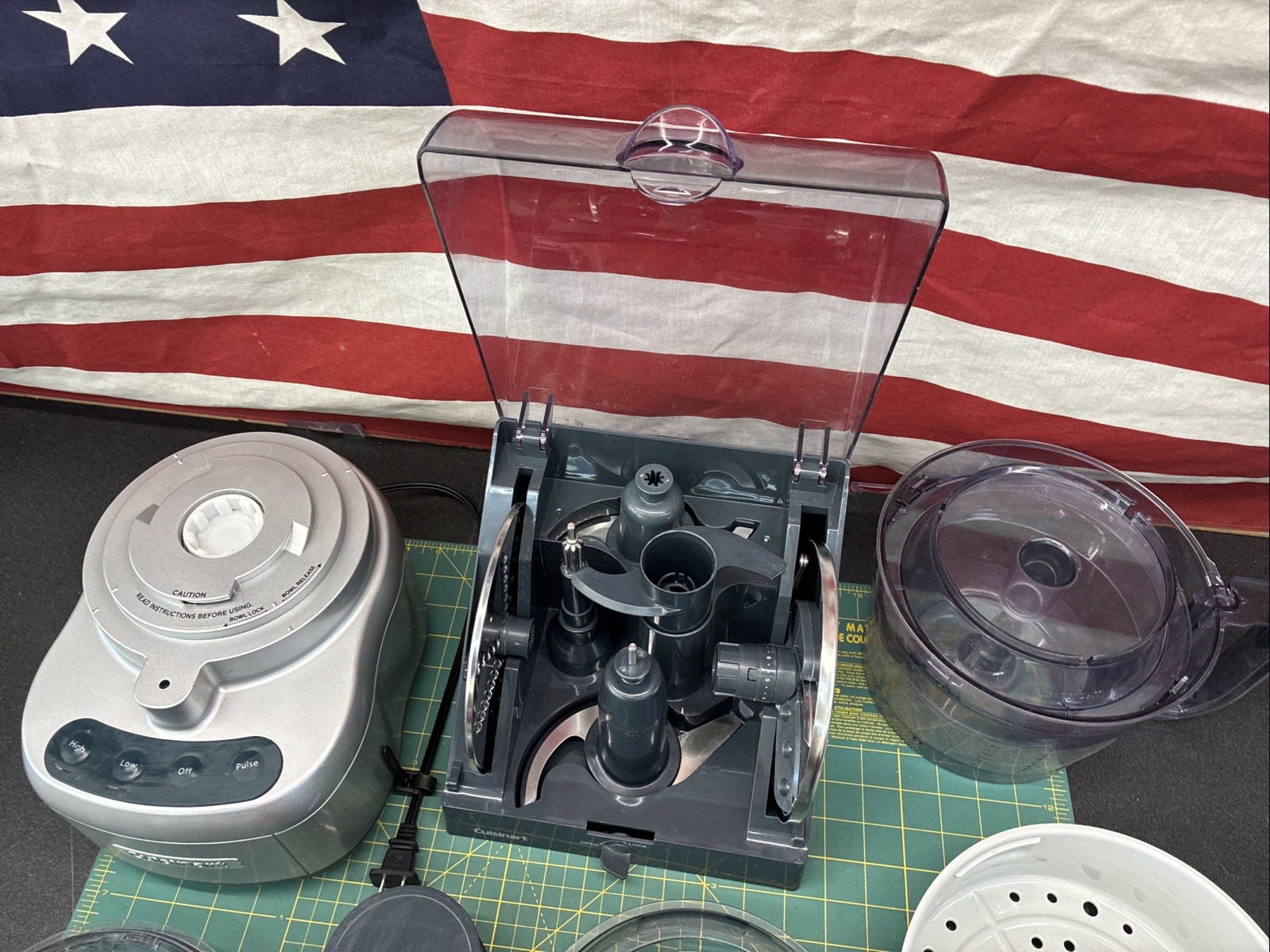 Cuisinart CFP-26SVPC 13 Cup Food Processor Complete Set Tested Works Used Clean