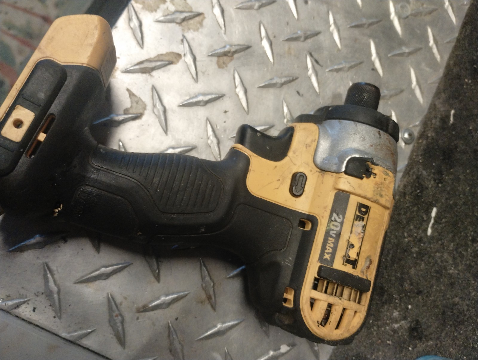 DEWALT DCF885 Impact Driver Tool Only Working But Cracked Handle
