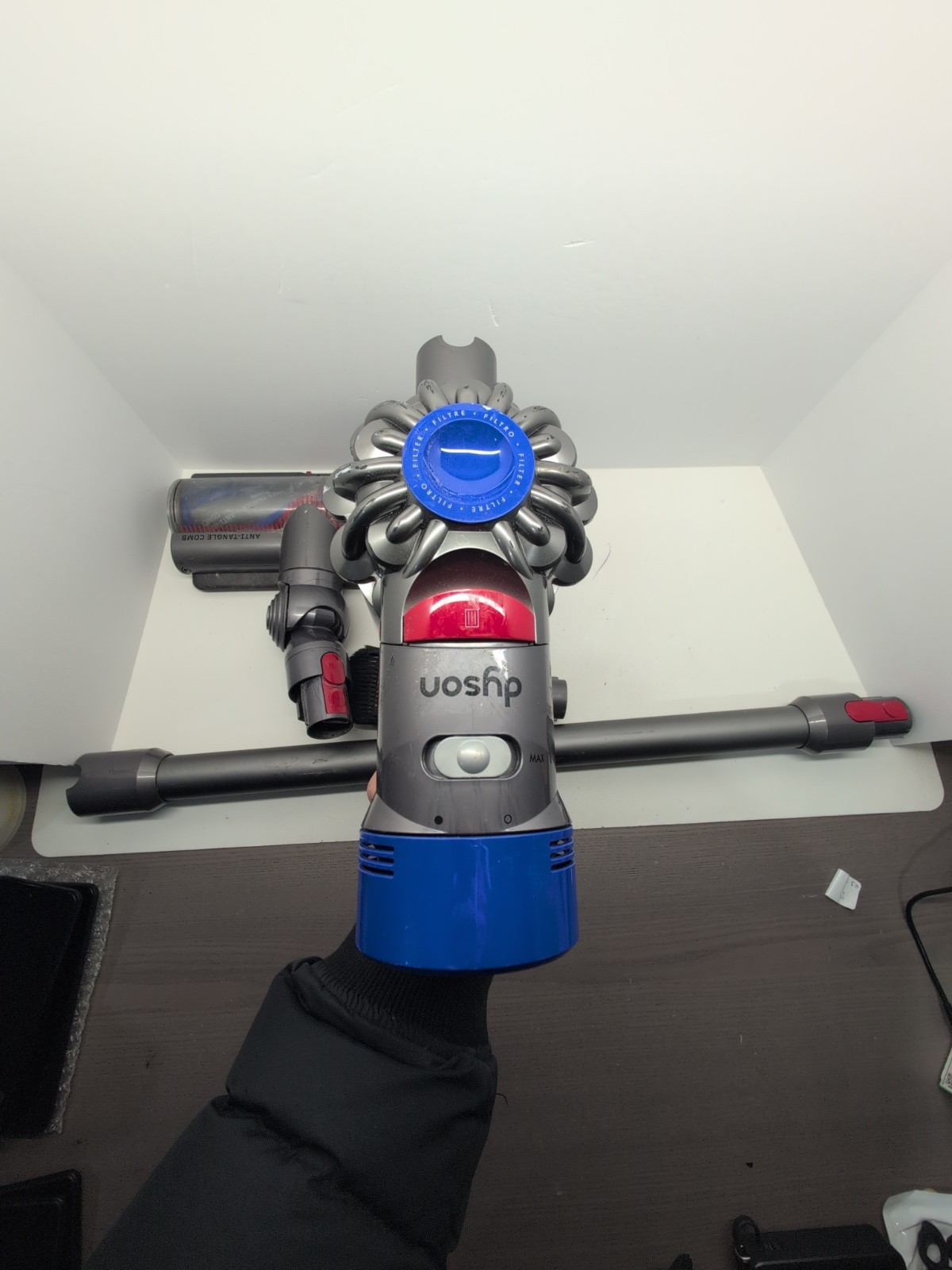 Dyson V8 SV10 Vacuum Cleaner TT9-US-RCJ0644A CHARGER NOT INCLUDED